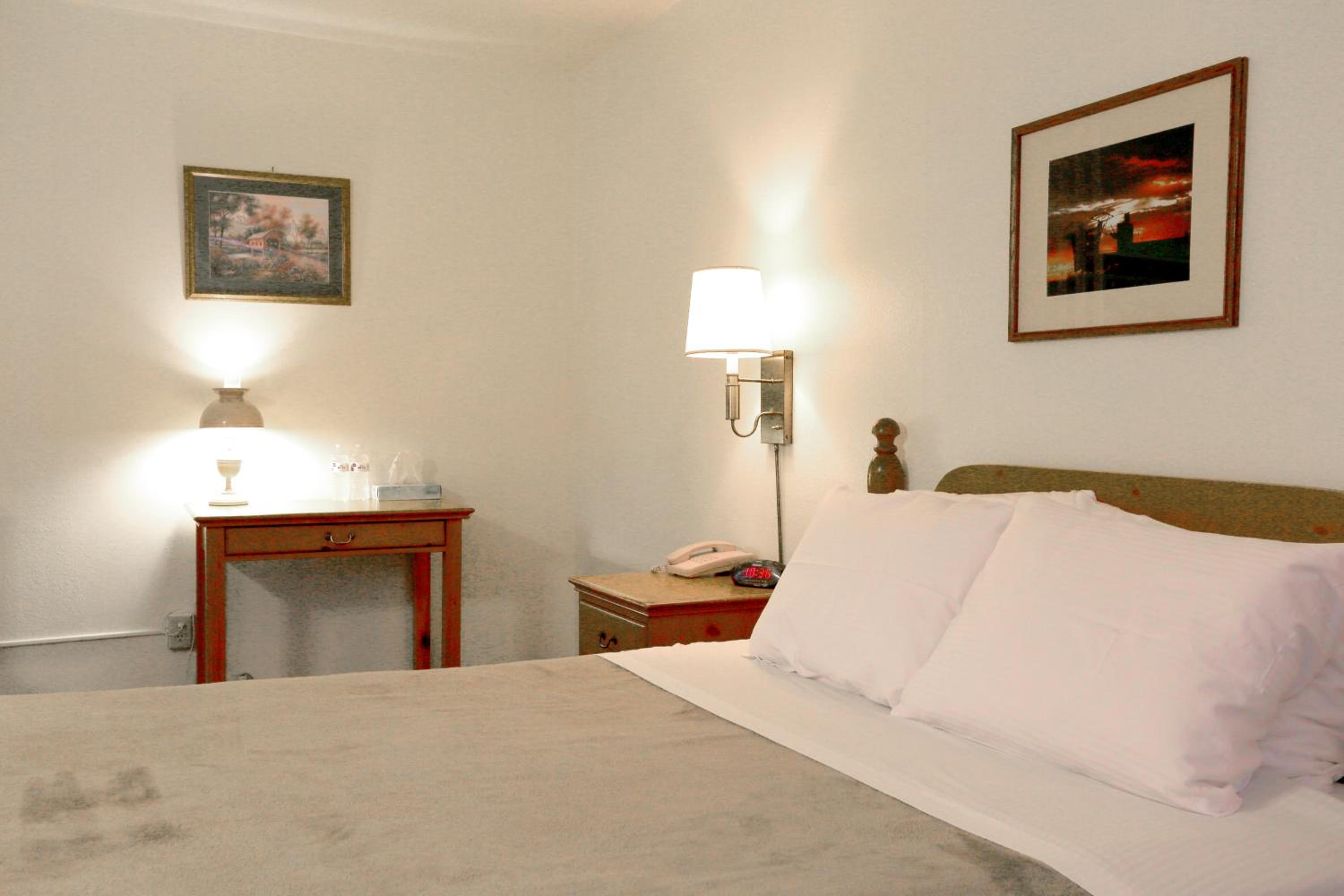 Queen Room photo 1