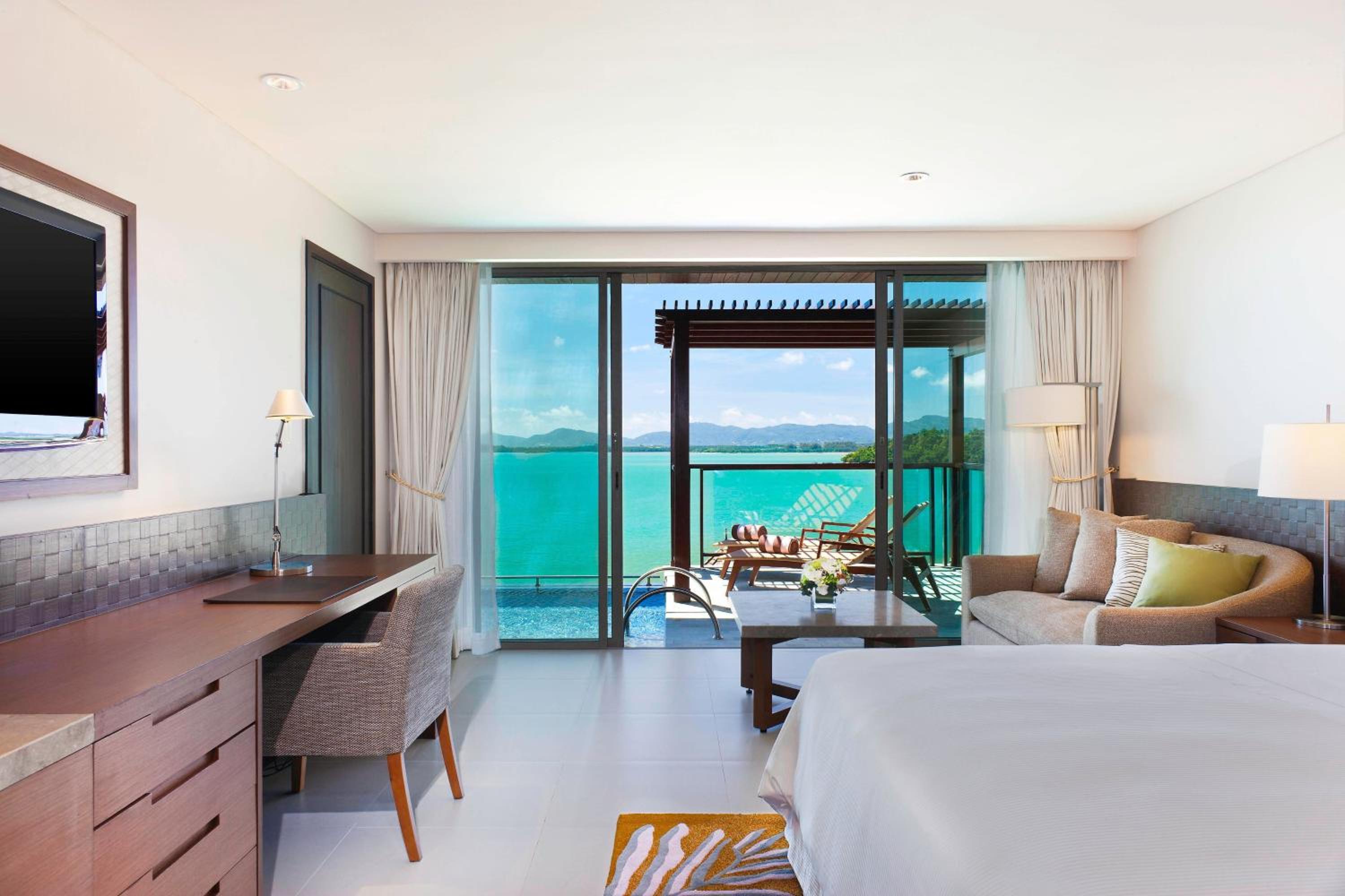 Oceanfront View, Guest Room, 1 King, Pool Access