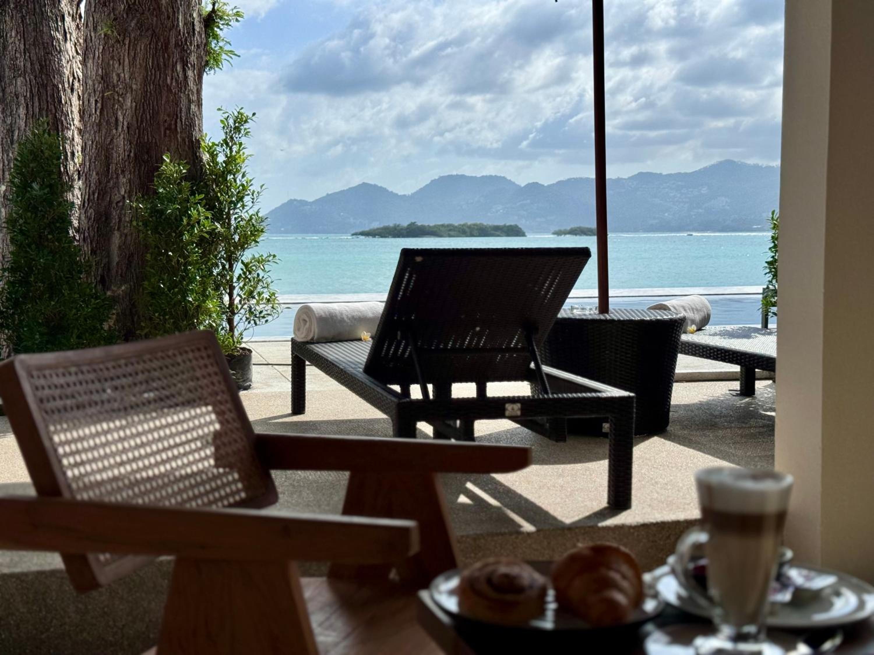 Beach Front Villa with One-Way Airport Transfer photo 3