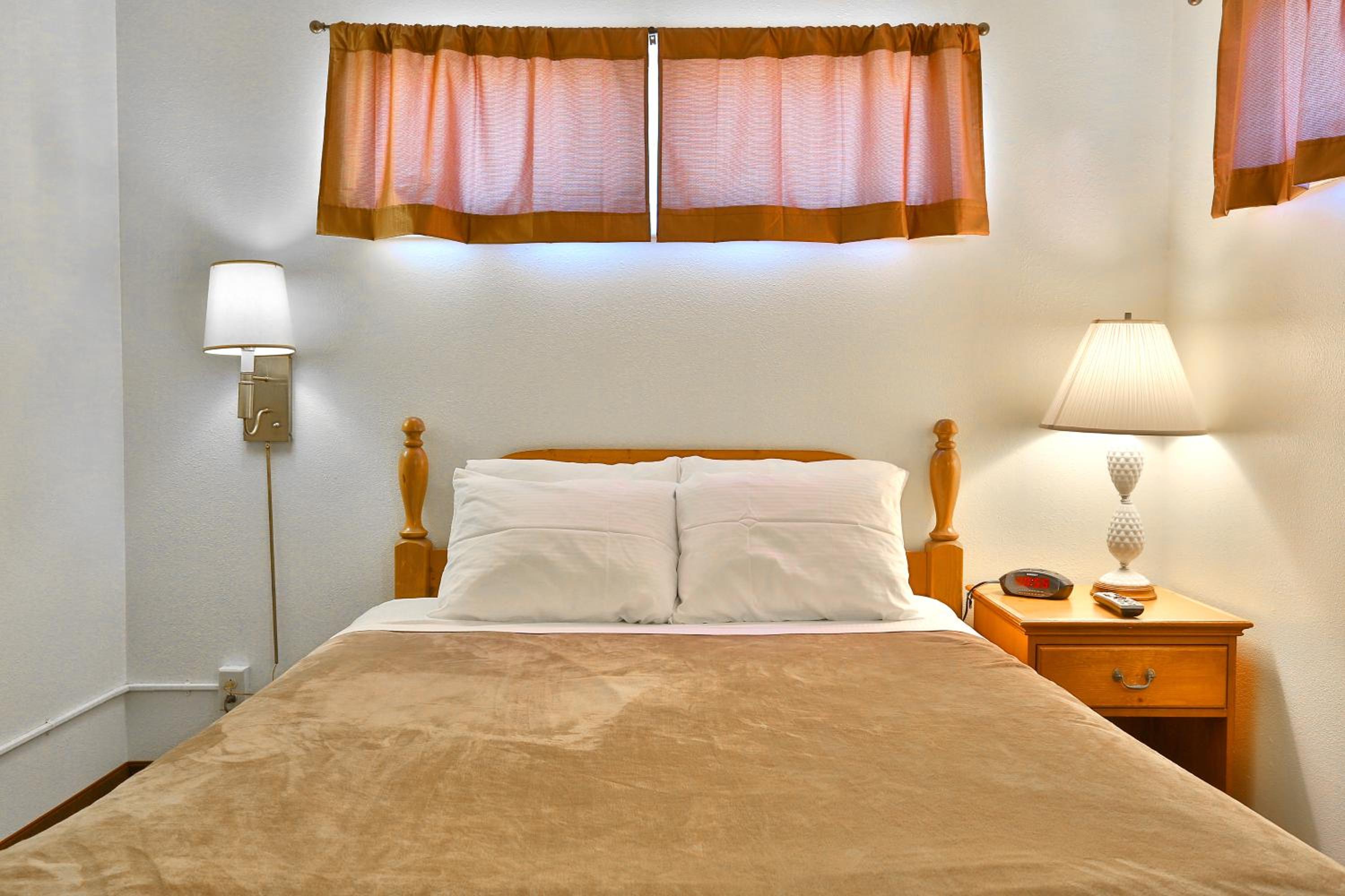 Basic Triple Room With Shared Bathroom photo 2