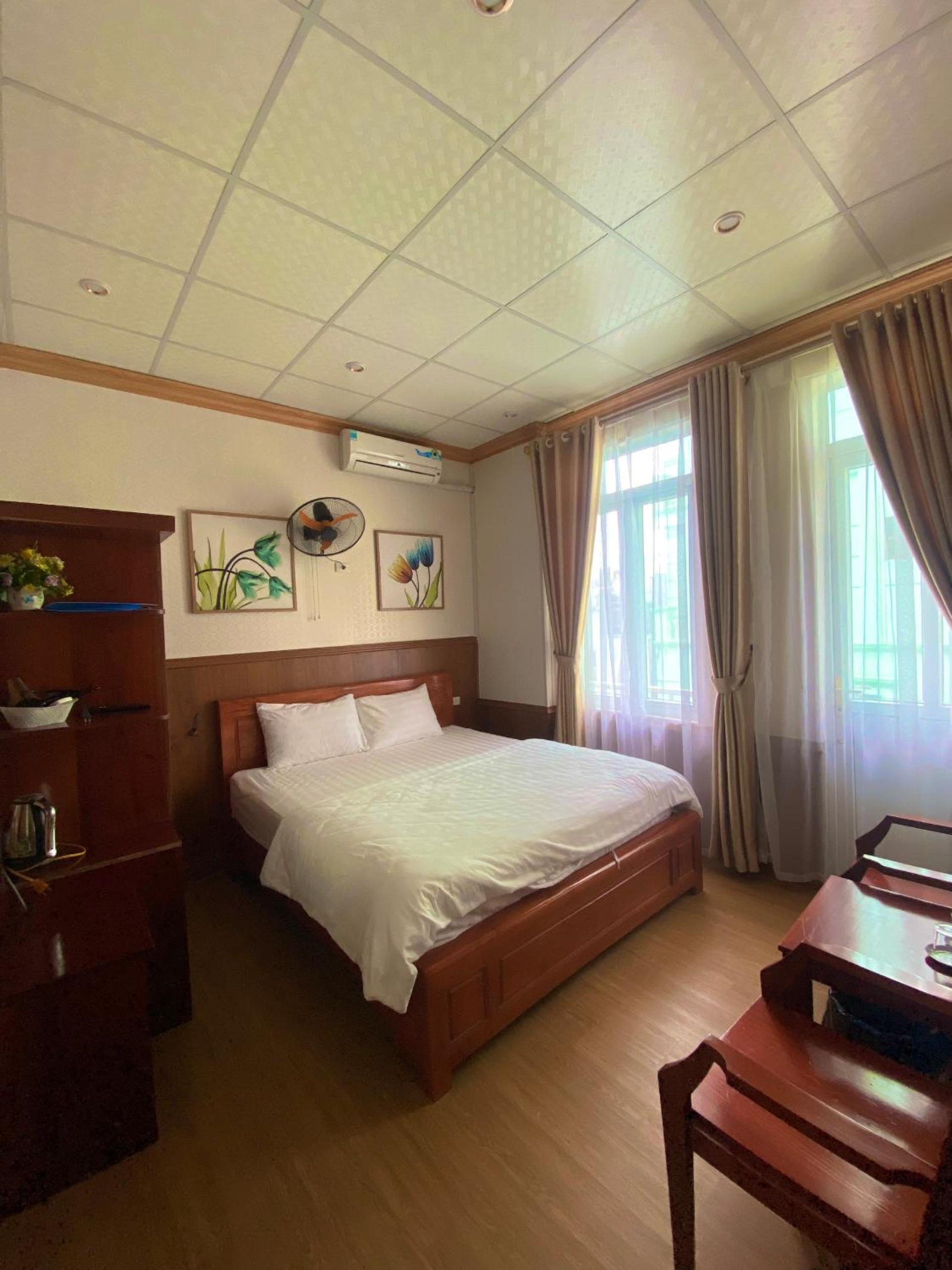 Deluxe King Room photo 1