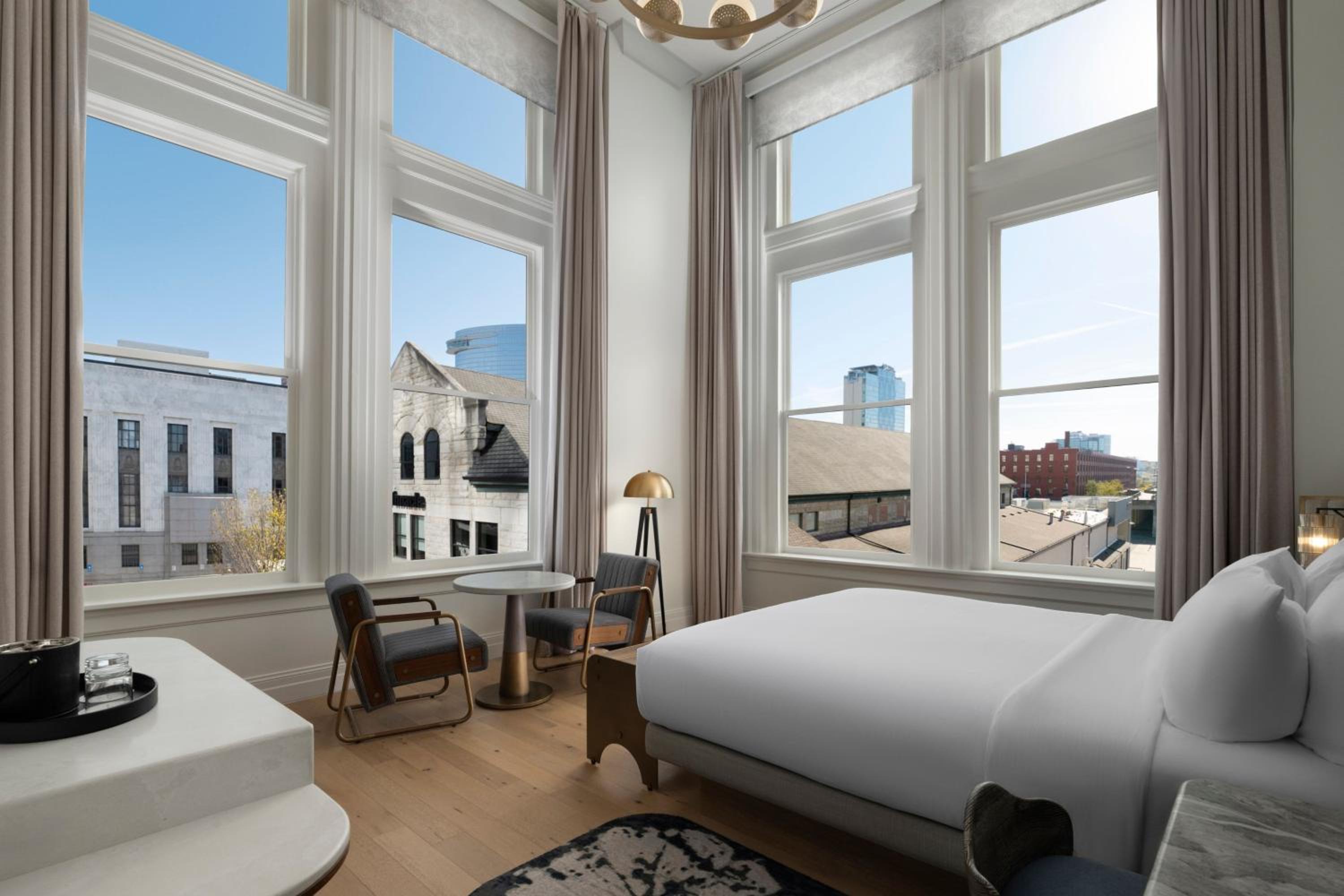 Deluxe King Room - Photo 6
