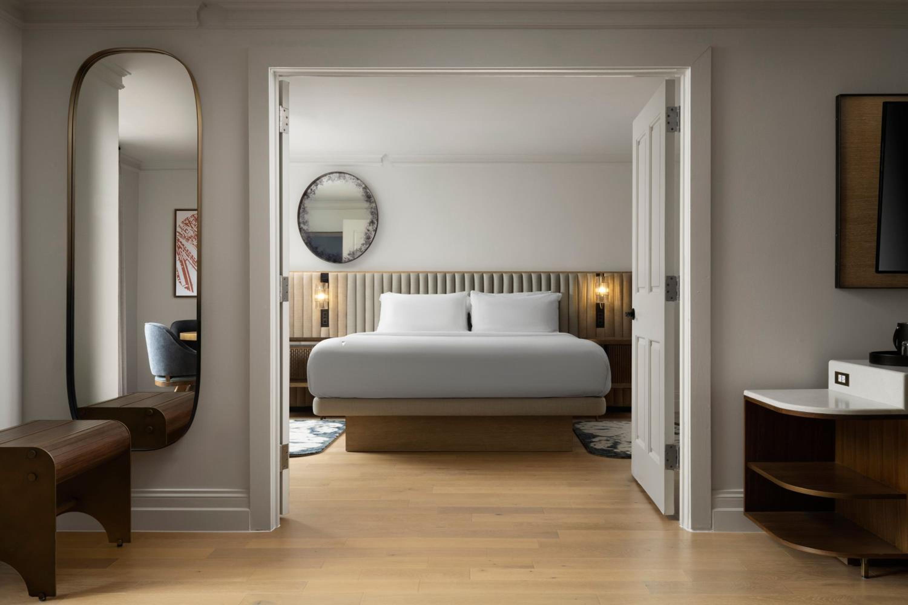 One-Bedroom King Suite - Photo 5