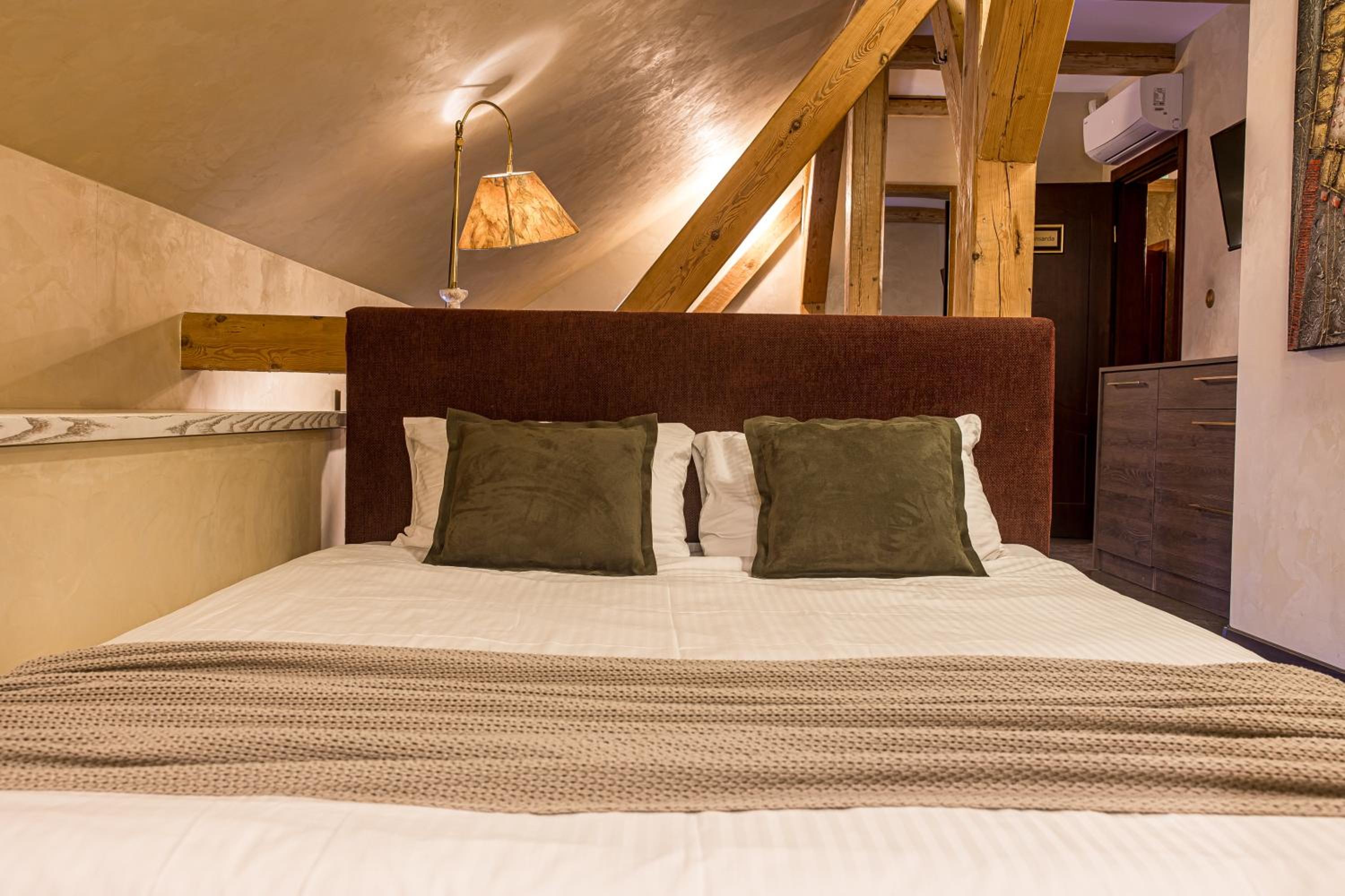 Double Room - Photo 6