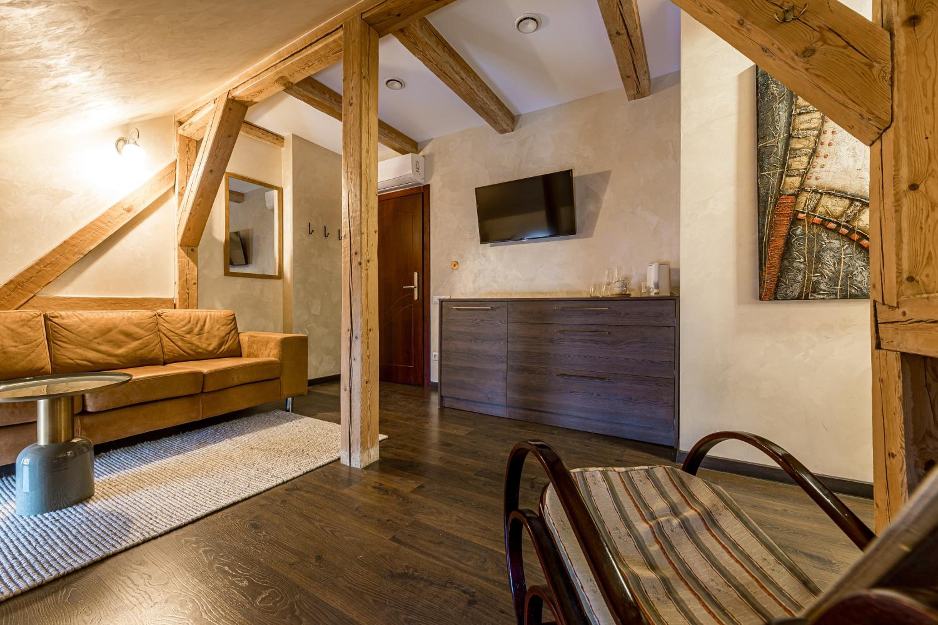 Double Room - Photo 16