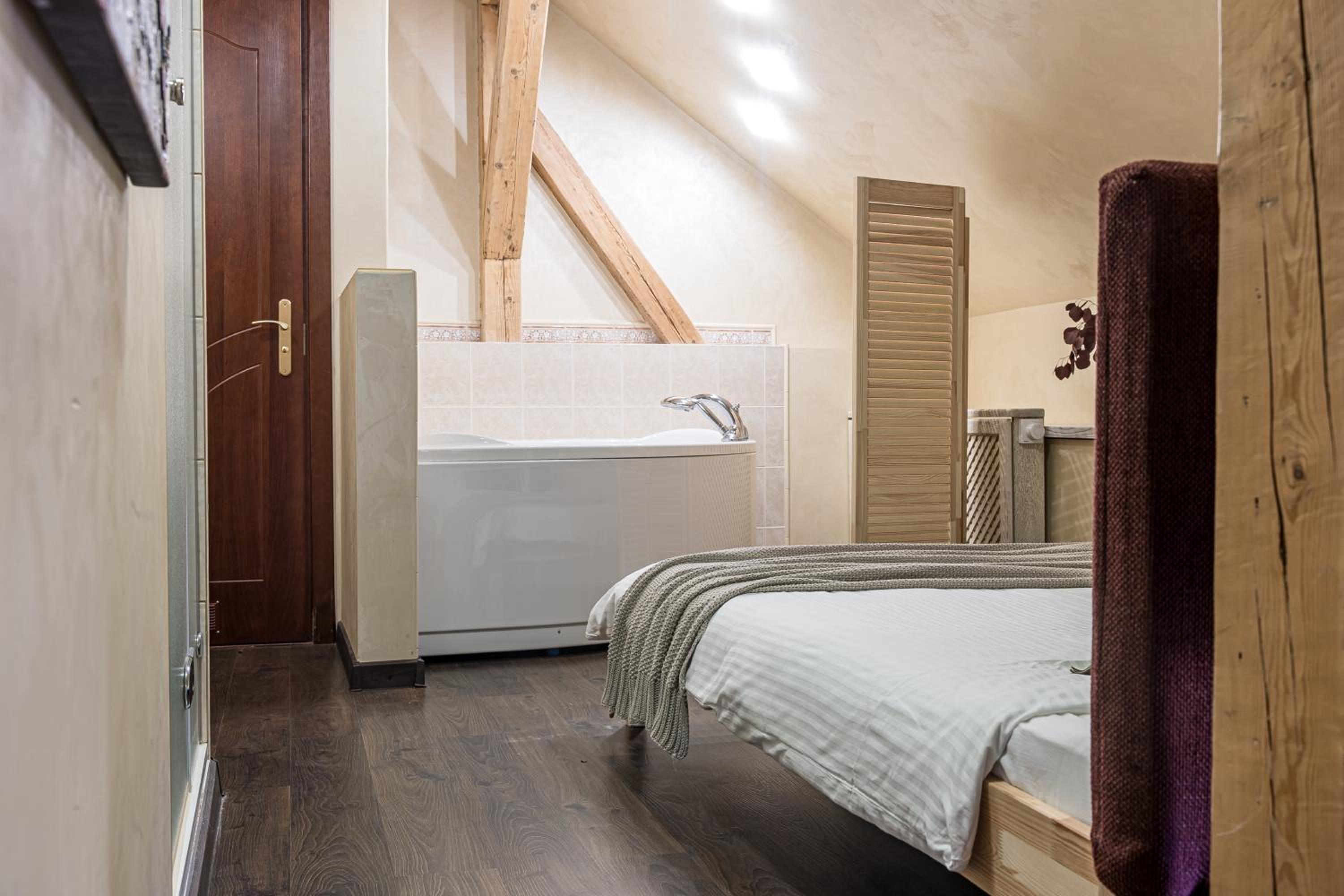 Double Room - Photo 18