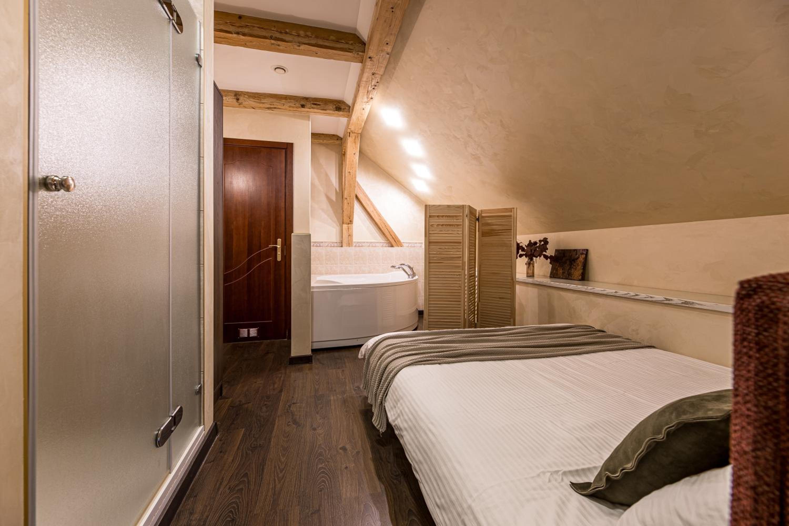 Double Room - Photo 17