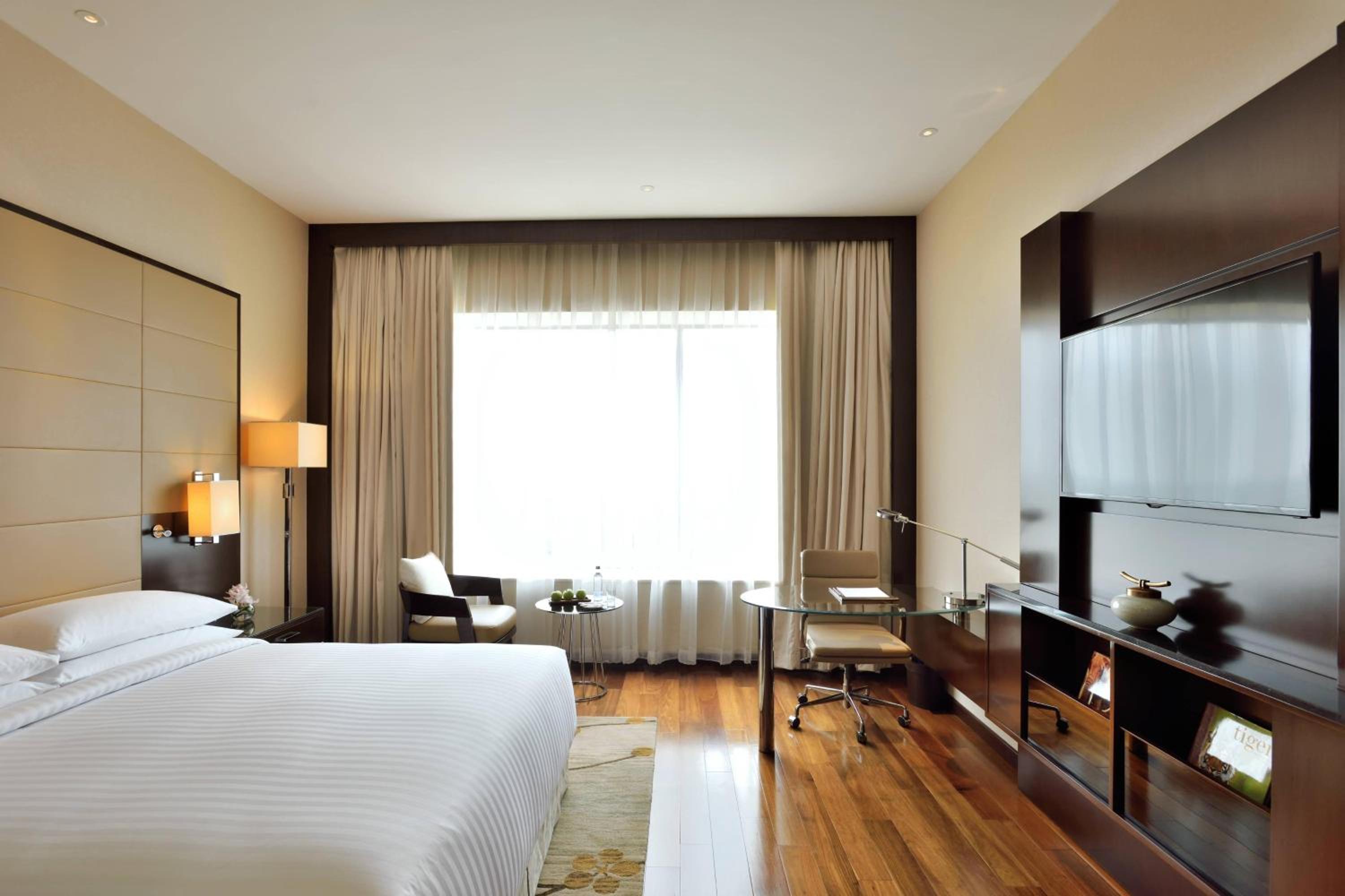 Pool View King Room, Guest Room