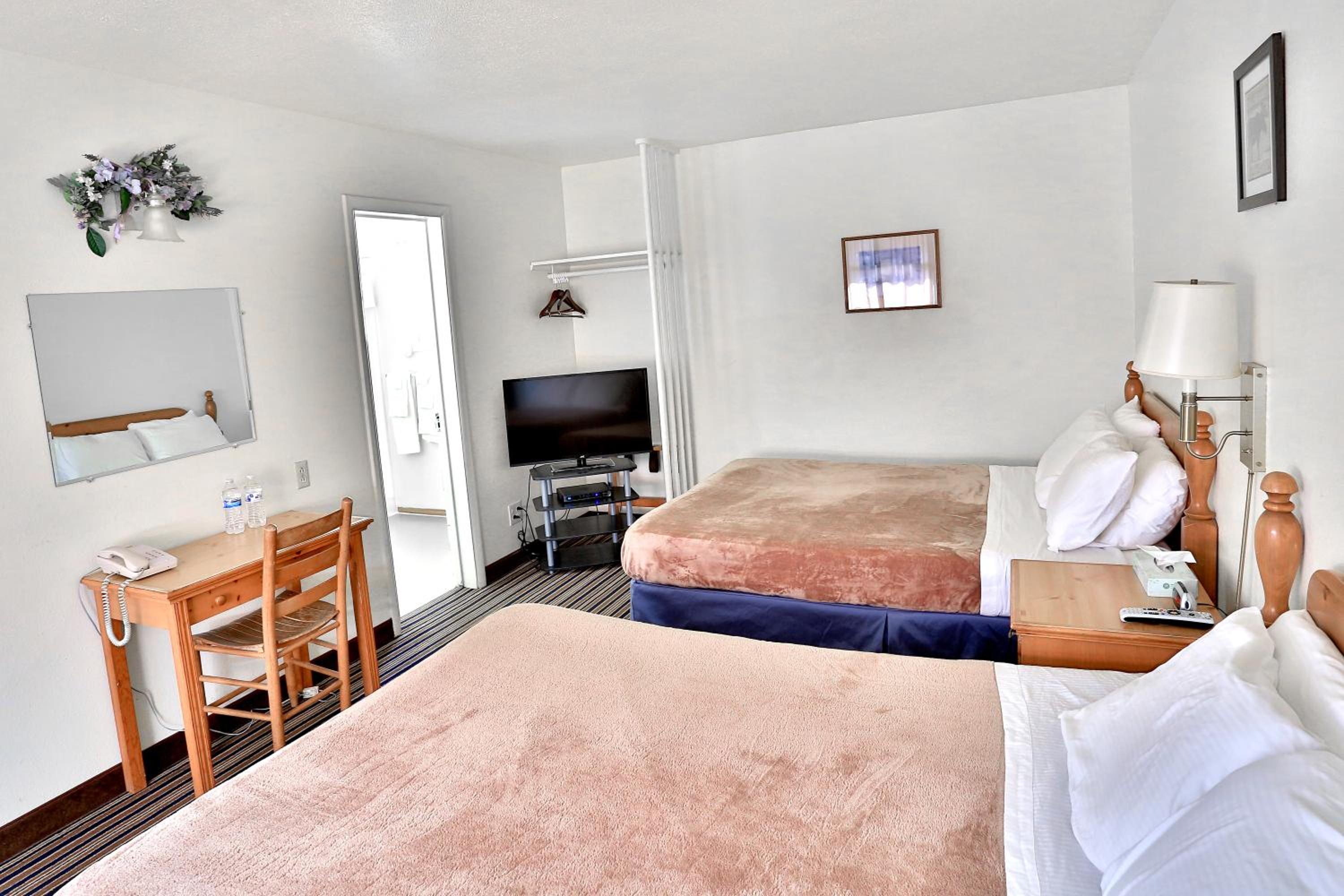 Basic Triple Room With Shared Bathroom photo 1