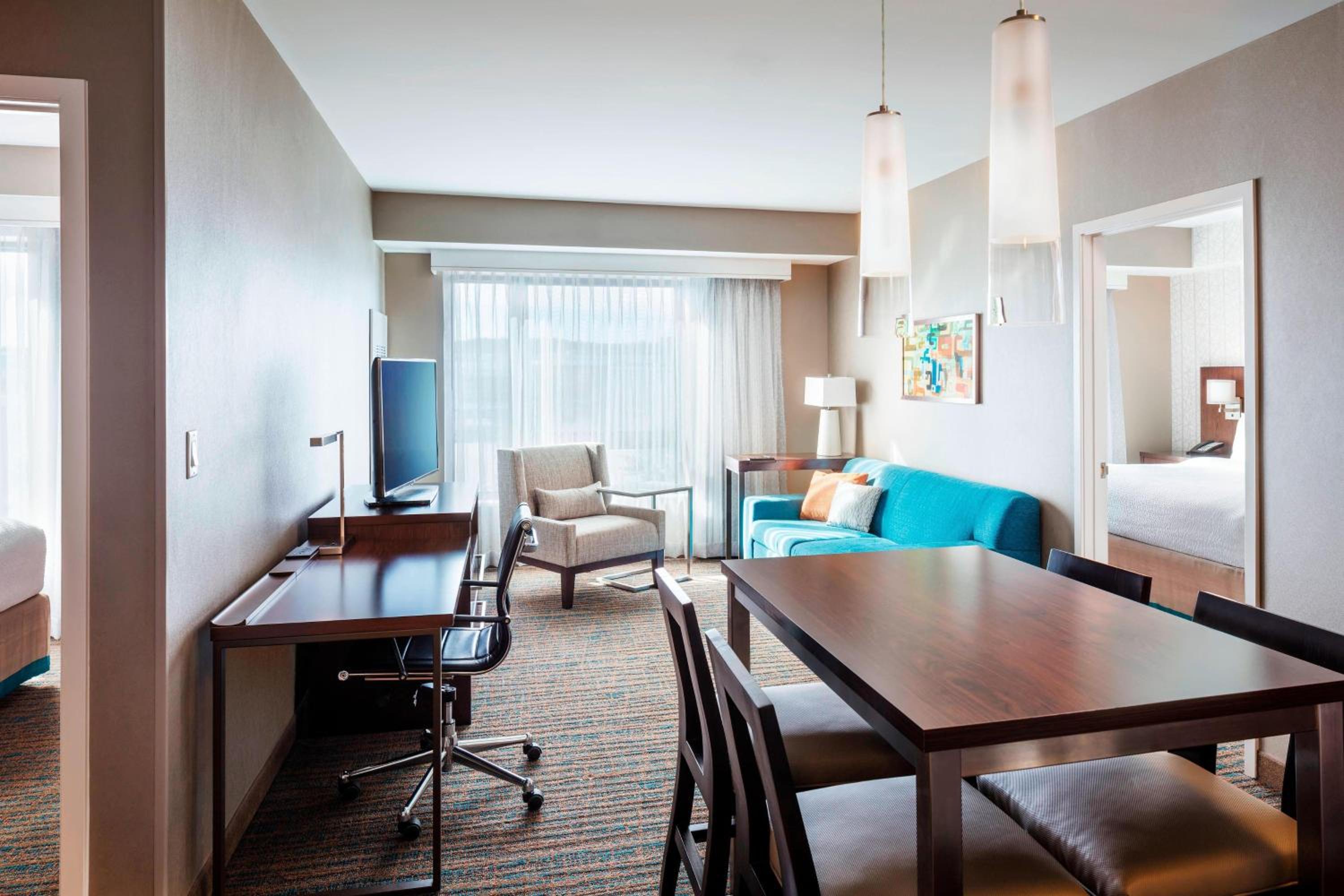 Two-Bedroom Suite with Roll-in Shower - Mobility and Hearing Accessible