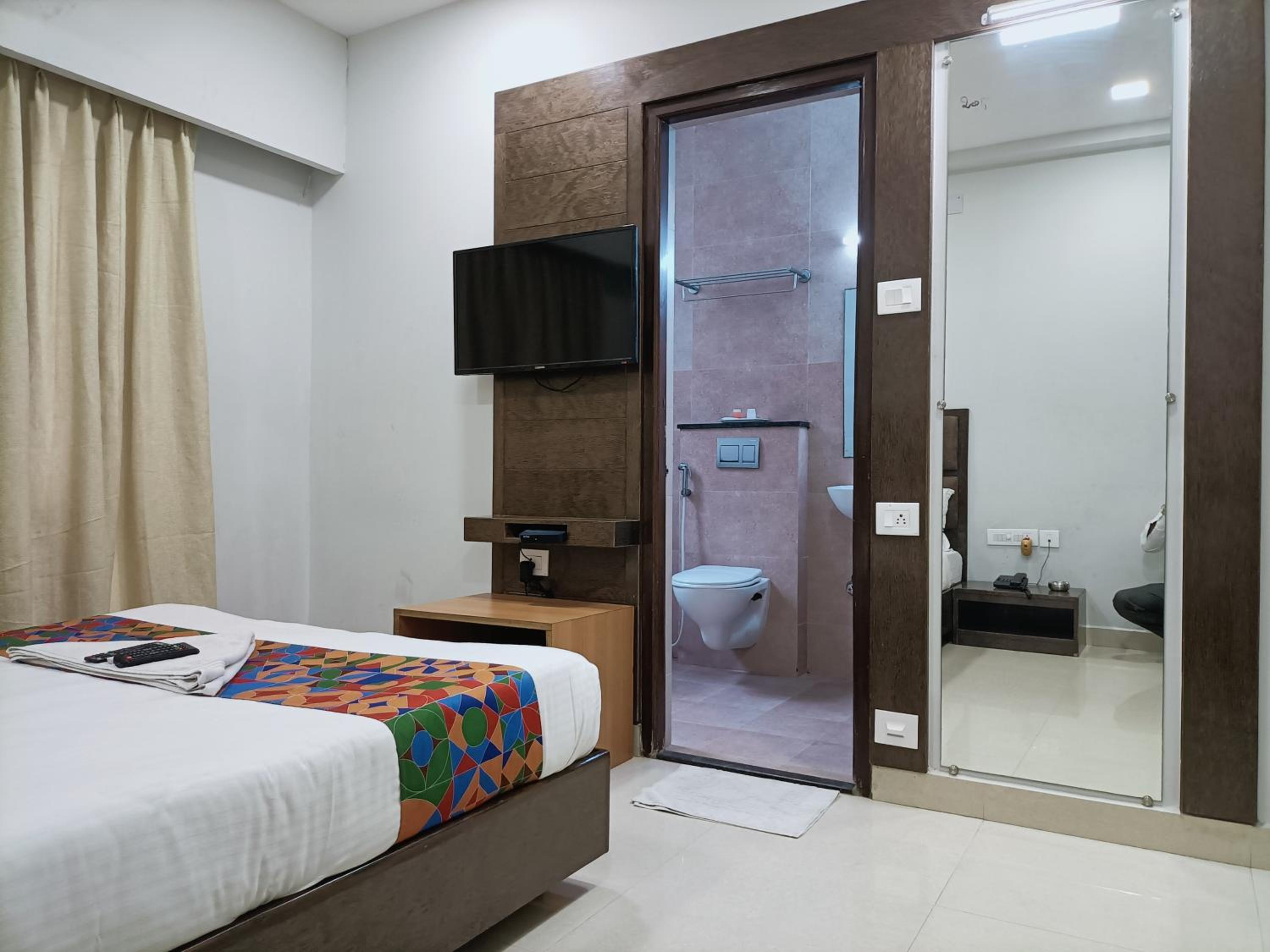 Deluxe Double Room (2 Adults + 1 Child) - Photo 6