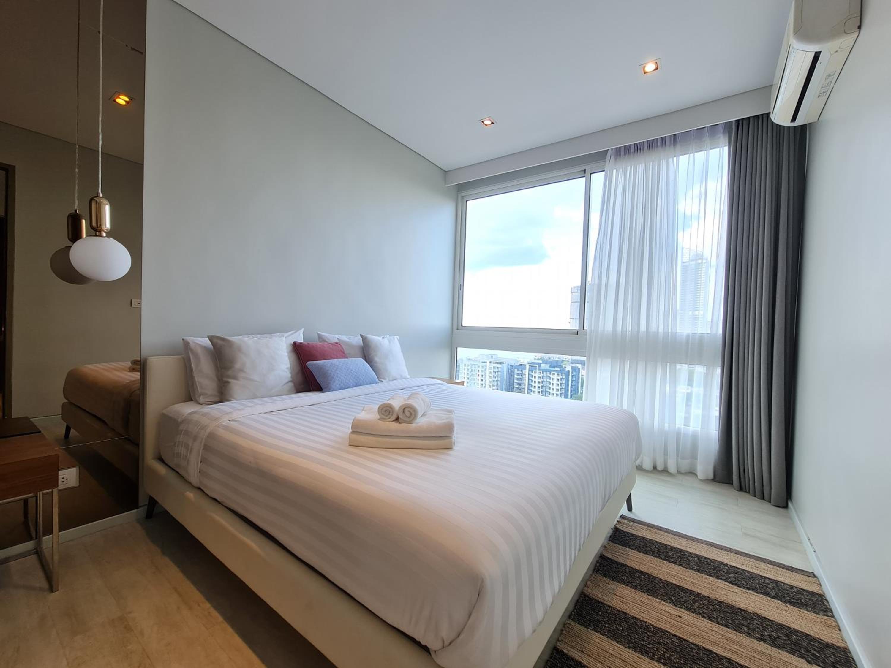 Family Room with Side Sea View
