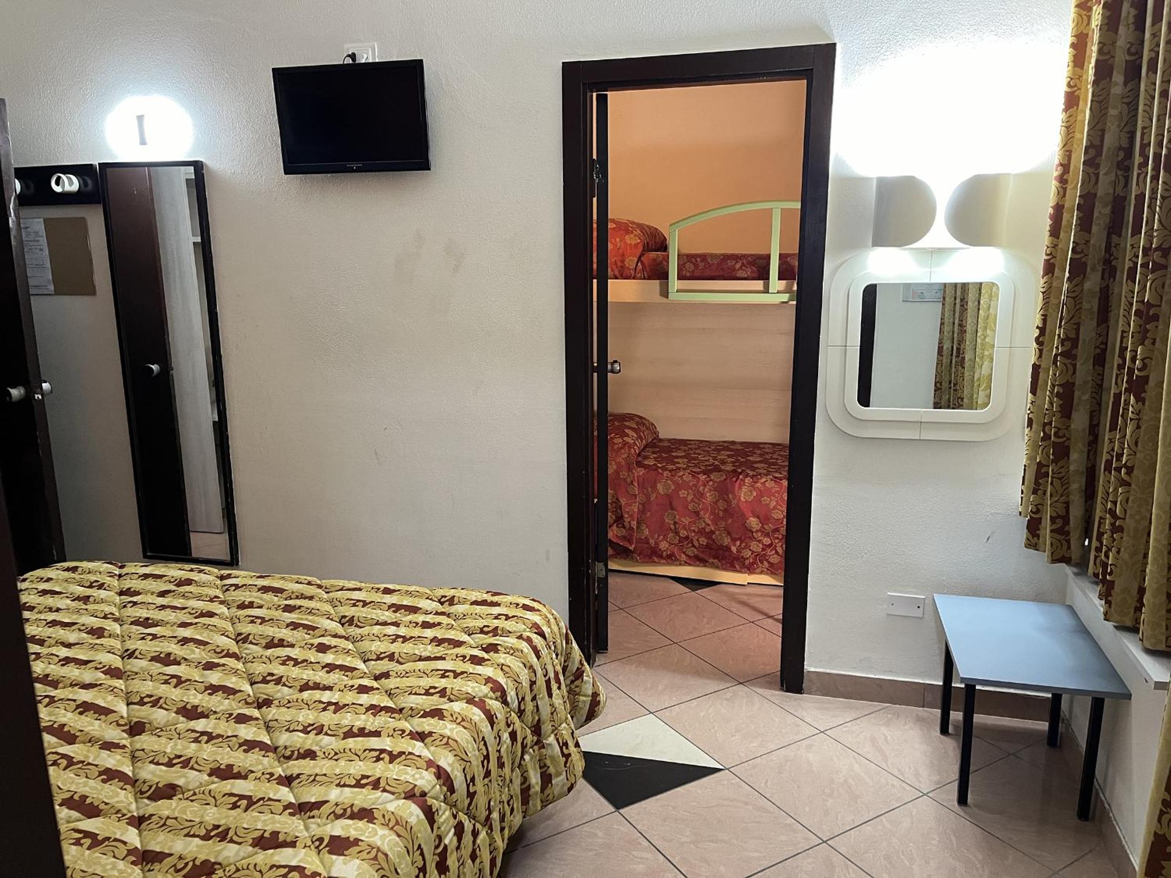 Quadruple Room - Photo 4