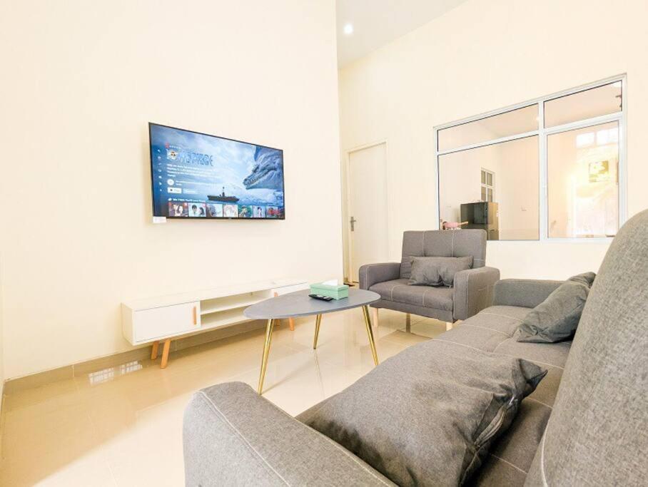 Three-Bedroom House photo 1
