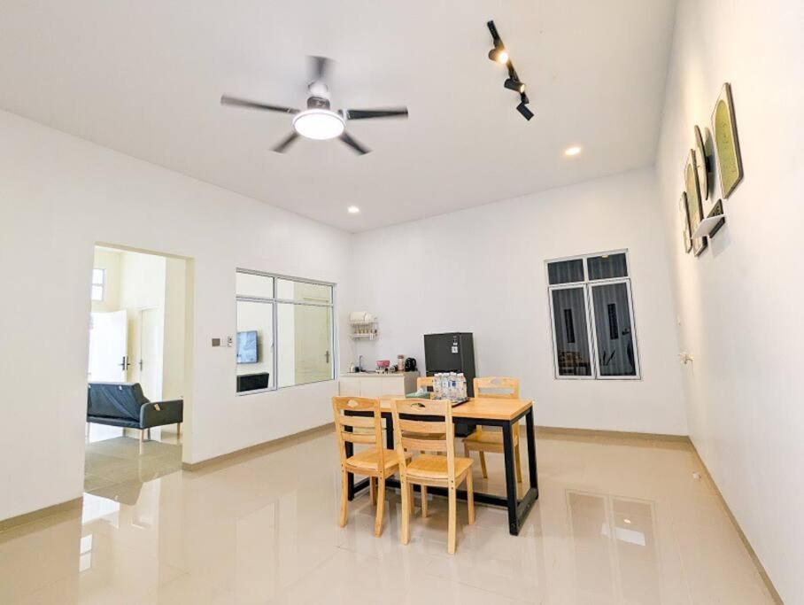 Three-Bedroom House photo 3