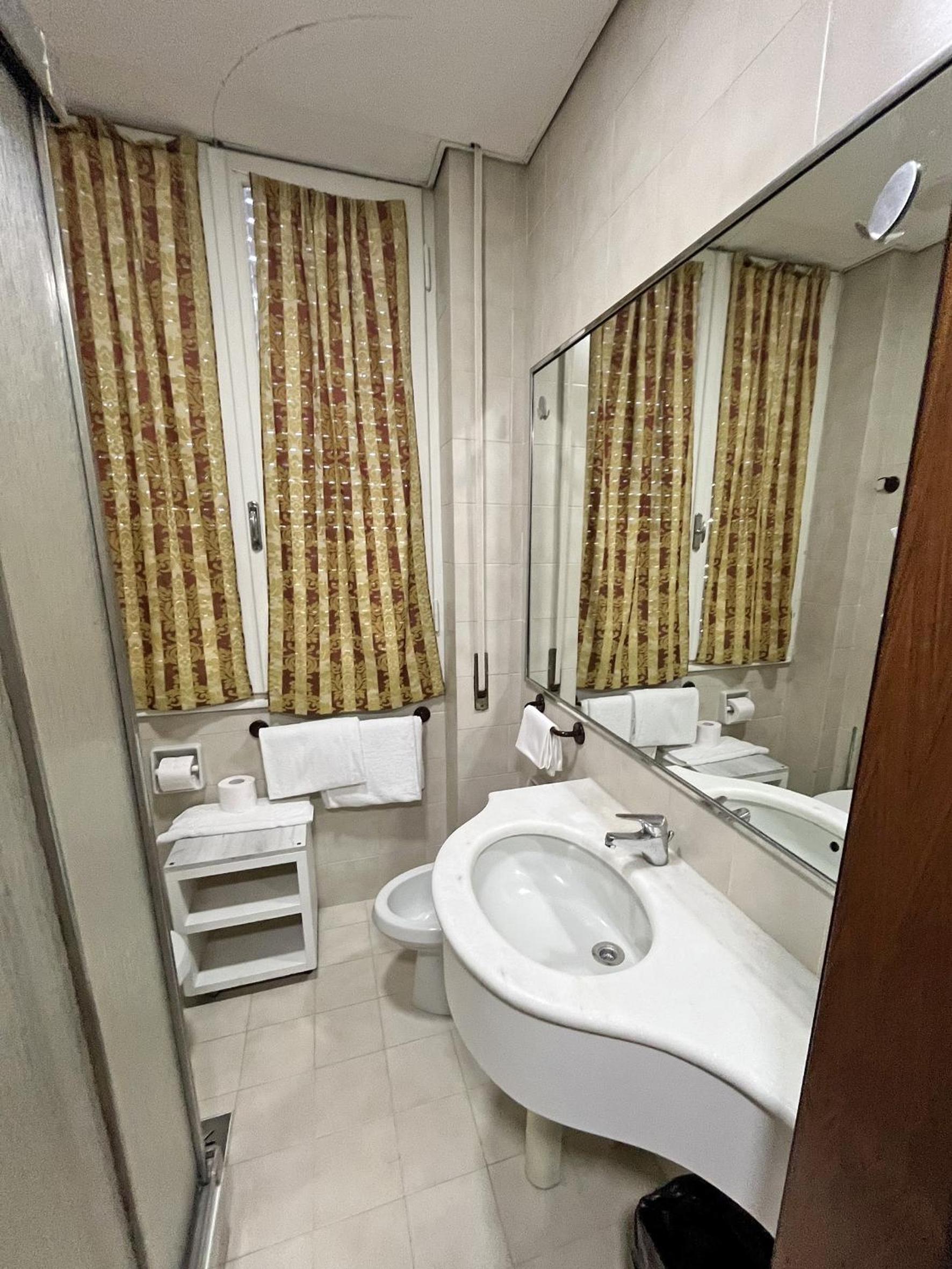Triple Room - Photo 26