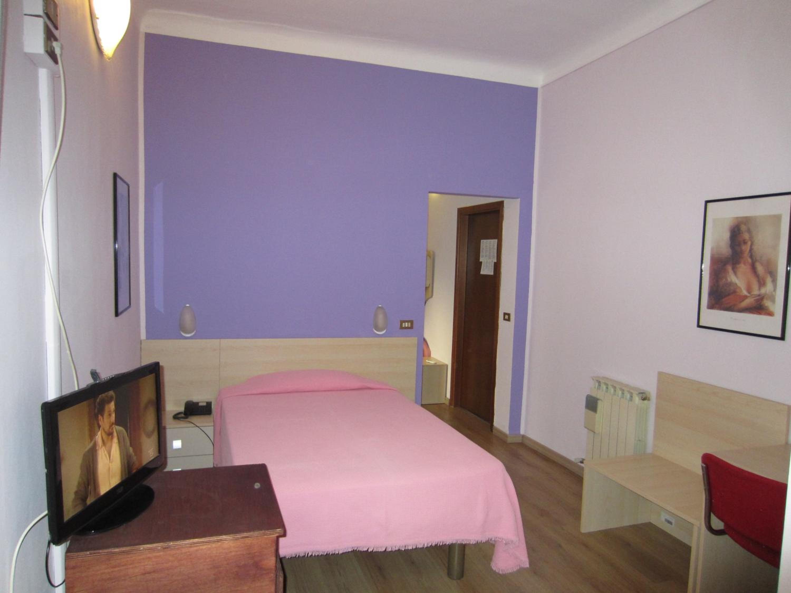 Single Room photo 3