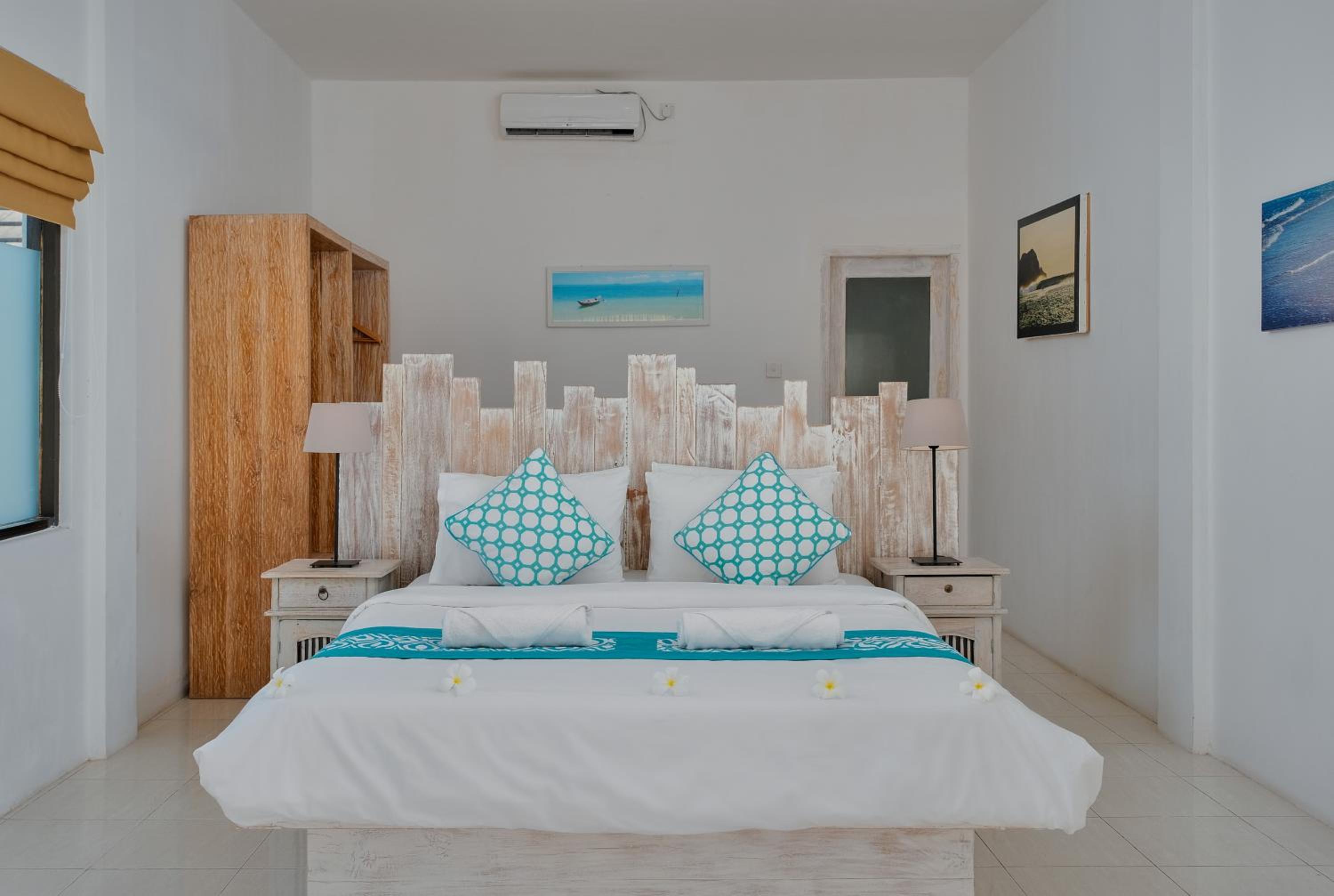 Deluxe Double Room with Balcony and Sea View - Photo 12