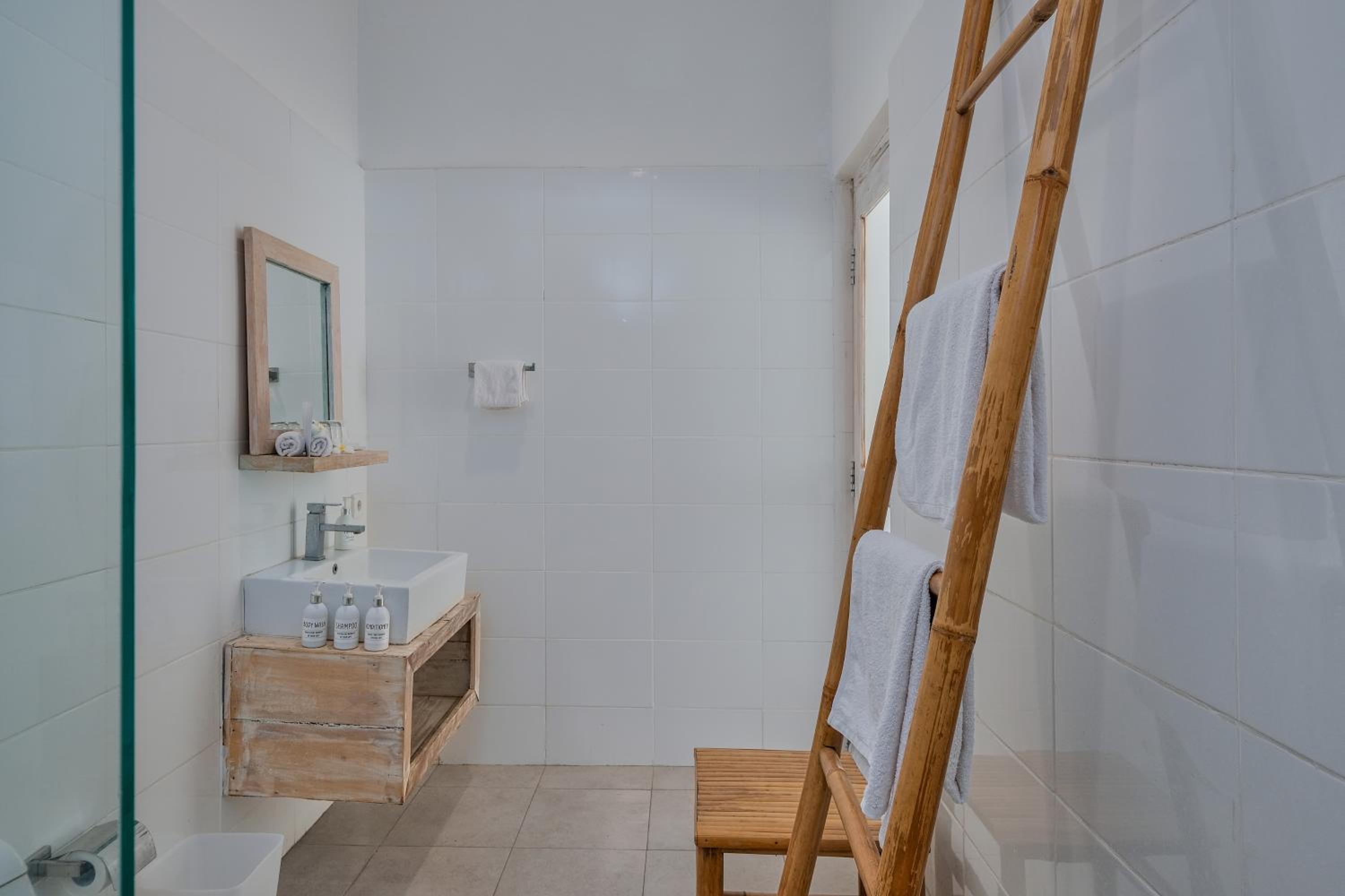 Deluxe Double Room with Balcony and Sea View - Photo 9