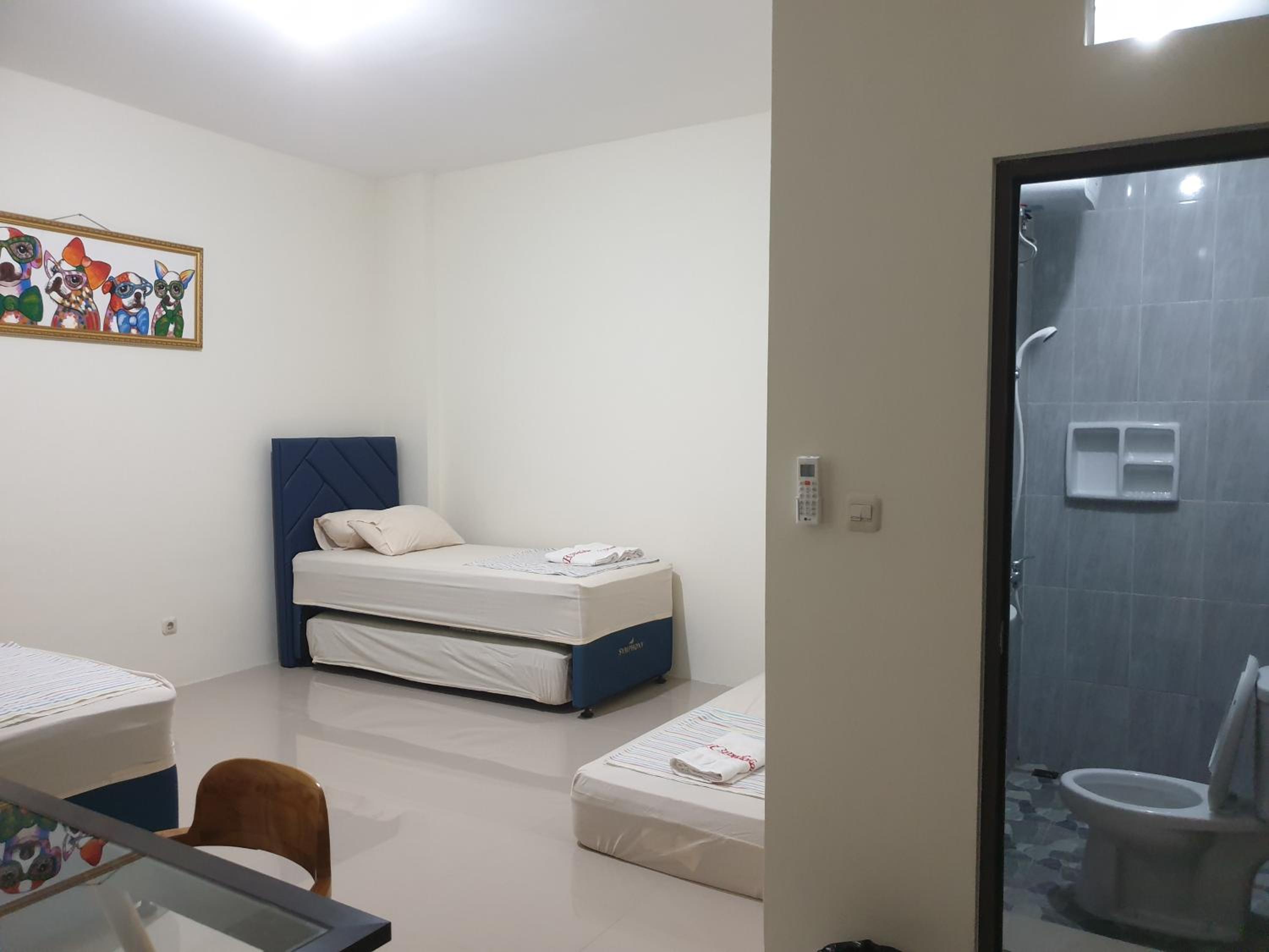 Economy Quadruple Room - Photo 3