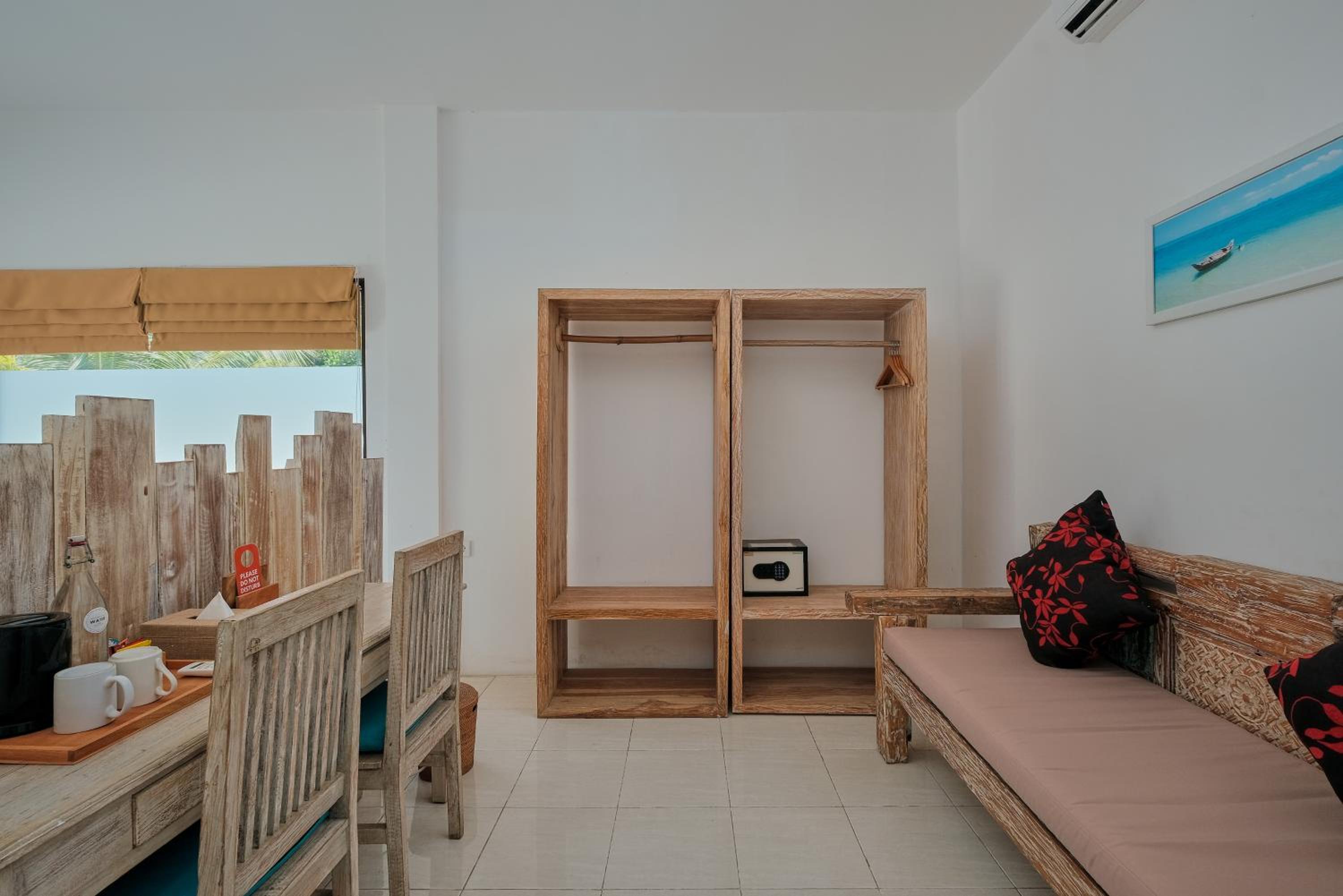 Deluxe Double Room with Balcony and Sea View - Photo 10
