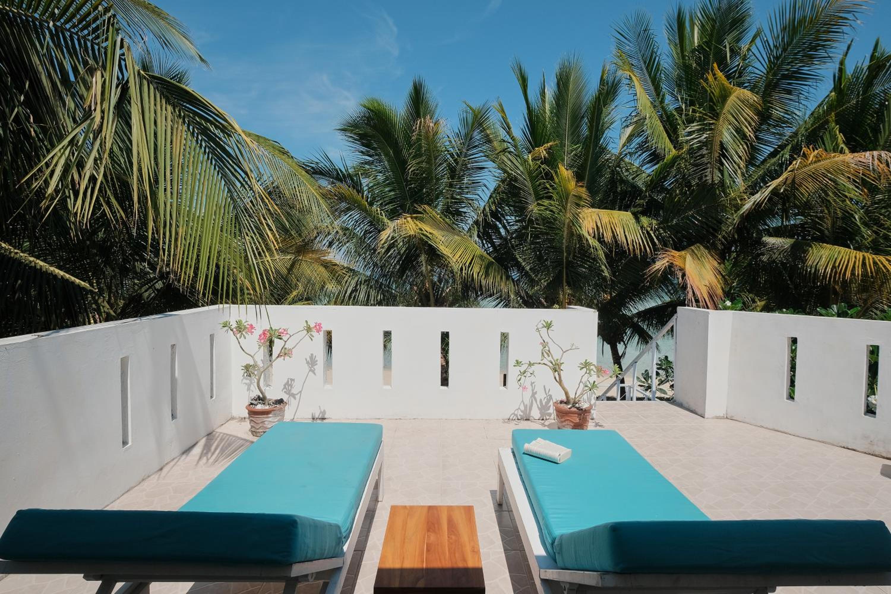 Deluxe Double Room with Balcony and Sea View - Photo 6