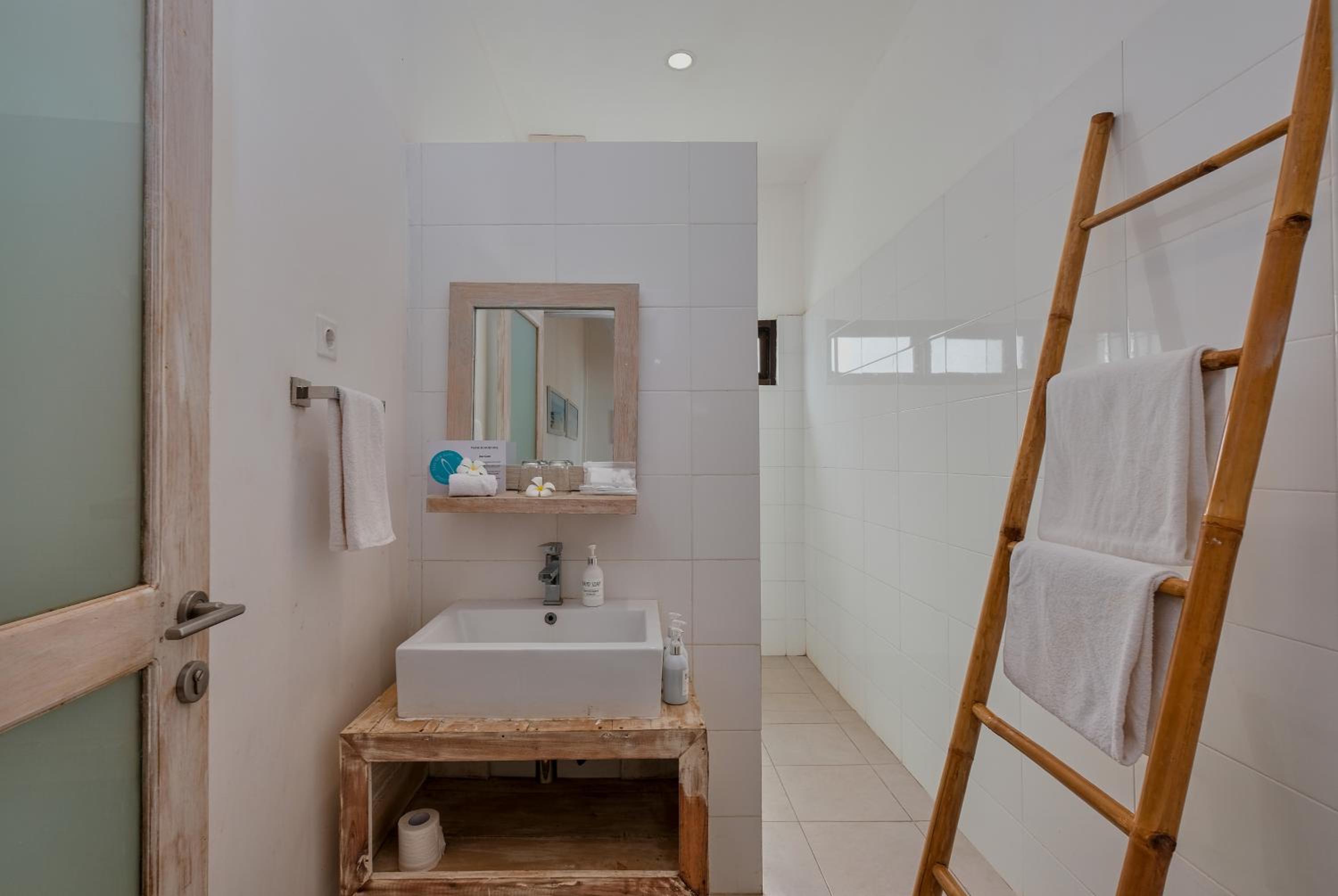 Twin Room with Sea View - Photo 7