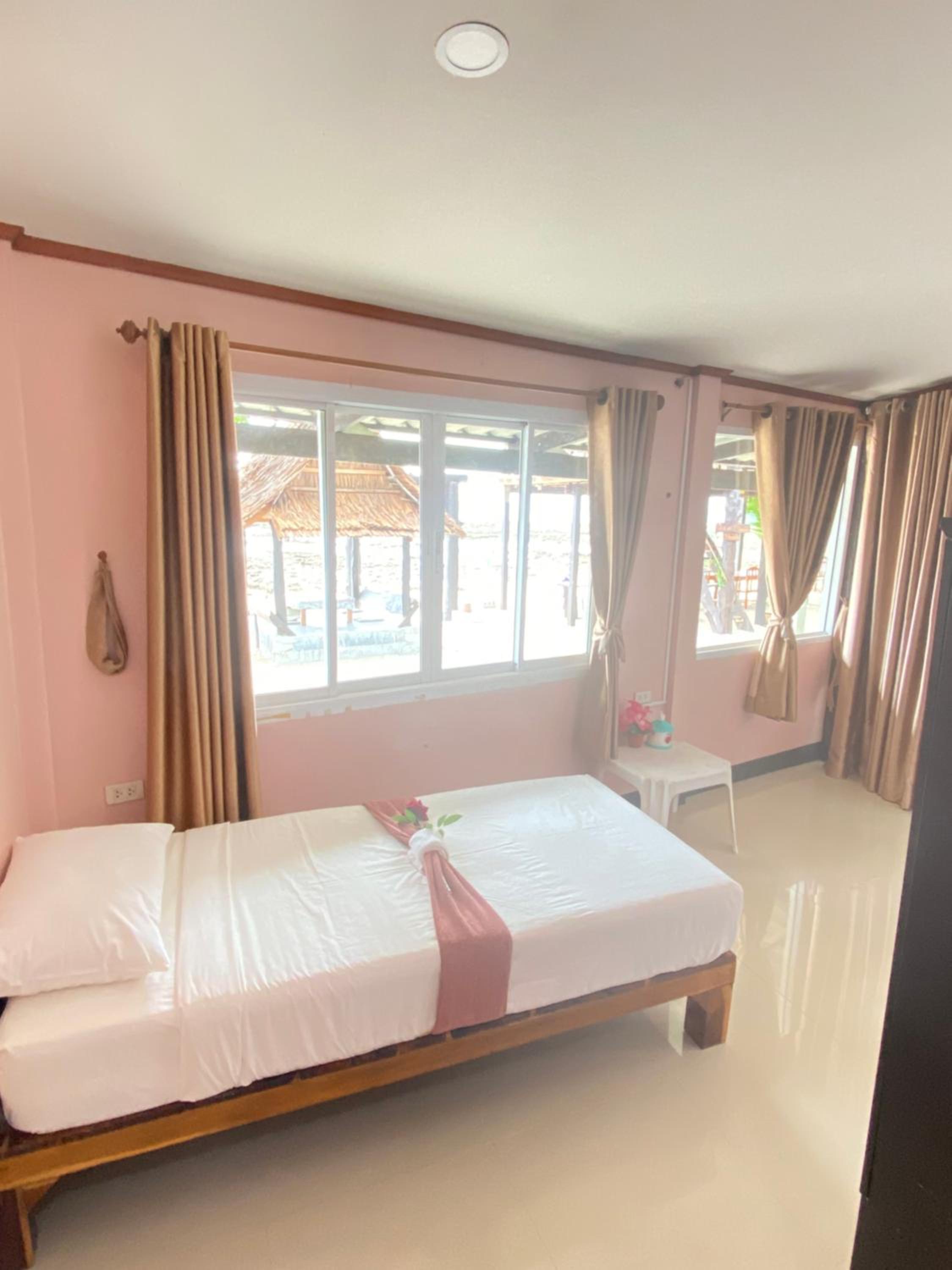 Family Room with Sea View photo 3