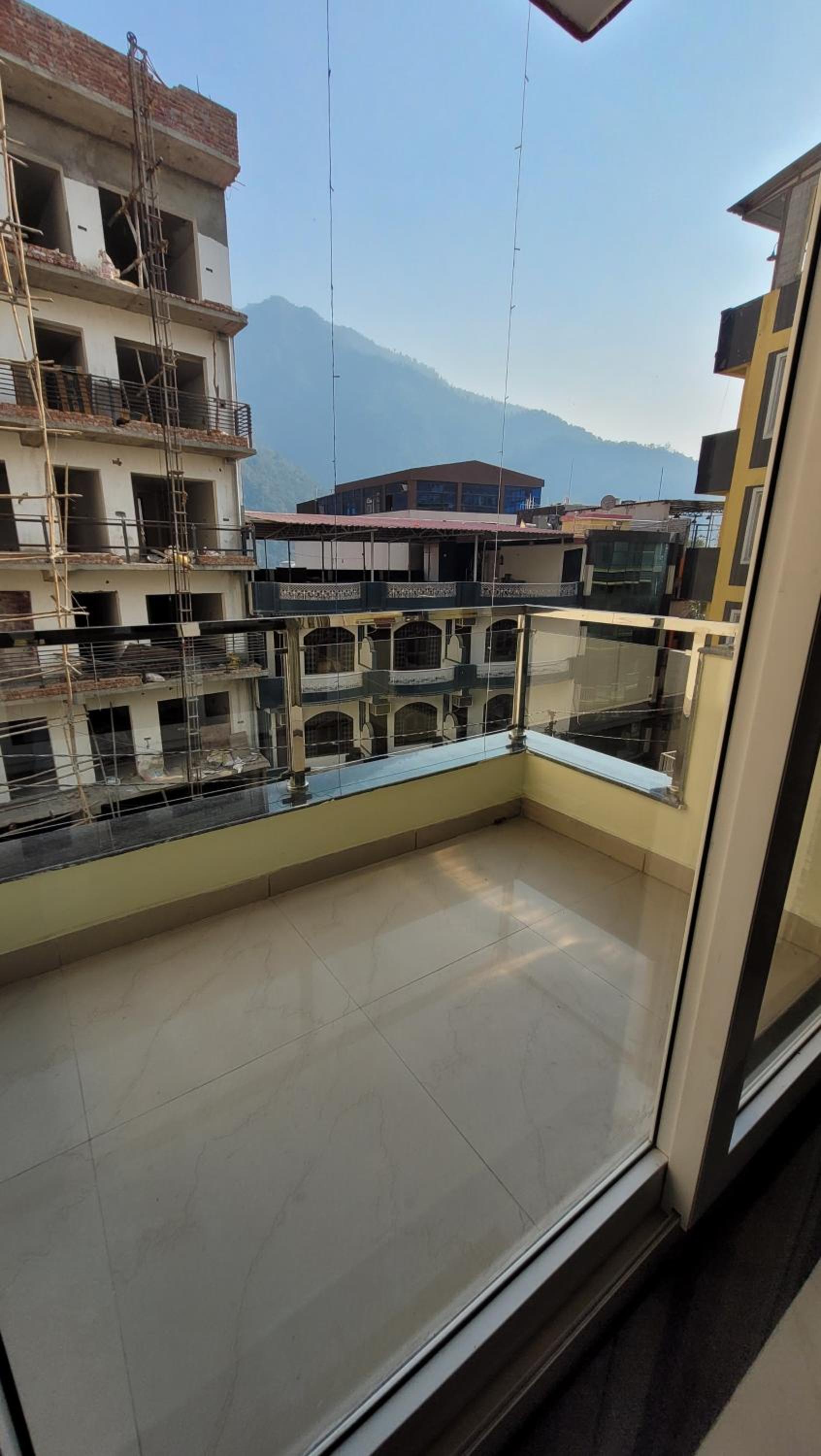Deluxe Double Room with Balcony - Photo 40