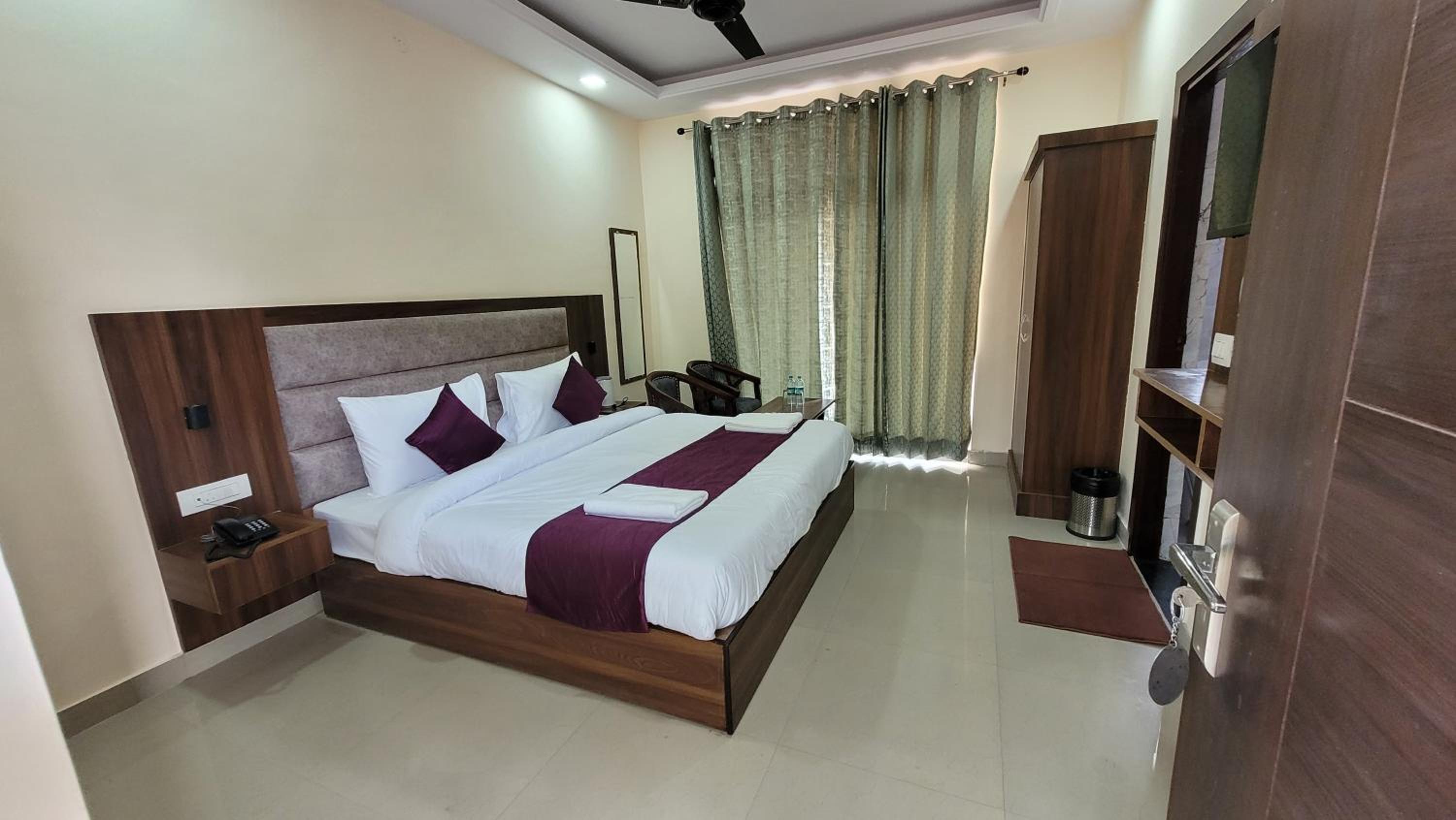 Deluxe Double Room with Balcony - Photo 1