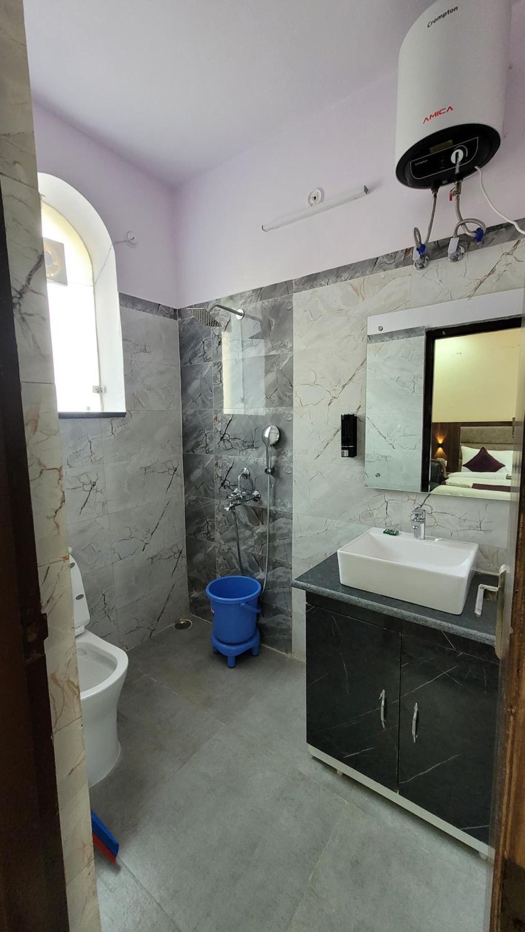 Deluxe Double Room with Balcony - Photo 37