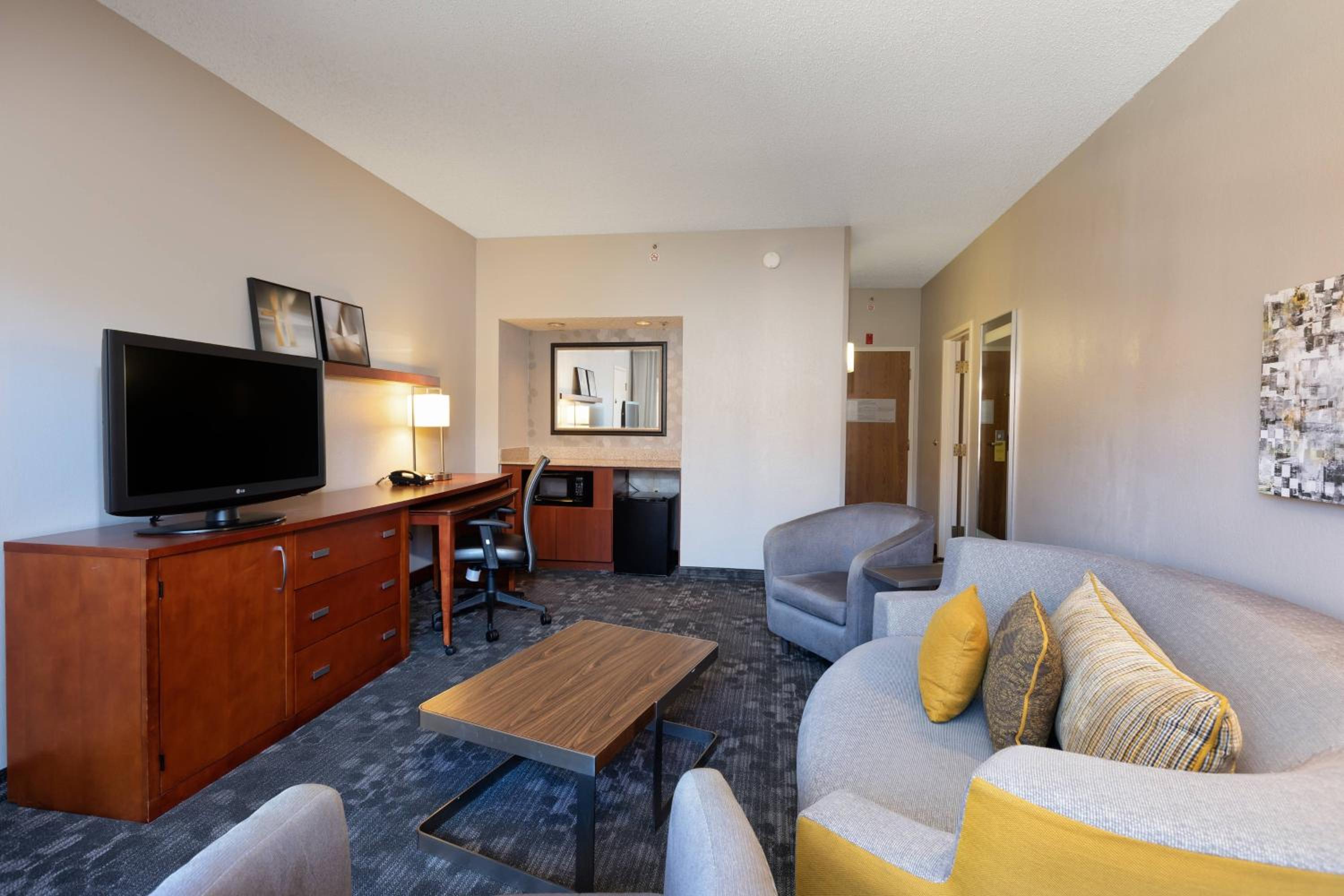 Double Suite with Two Double Beds and Sofa Bed - Photo 2