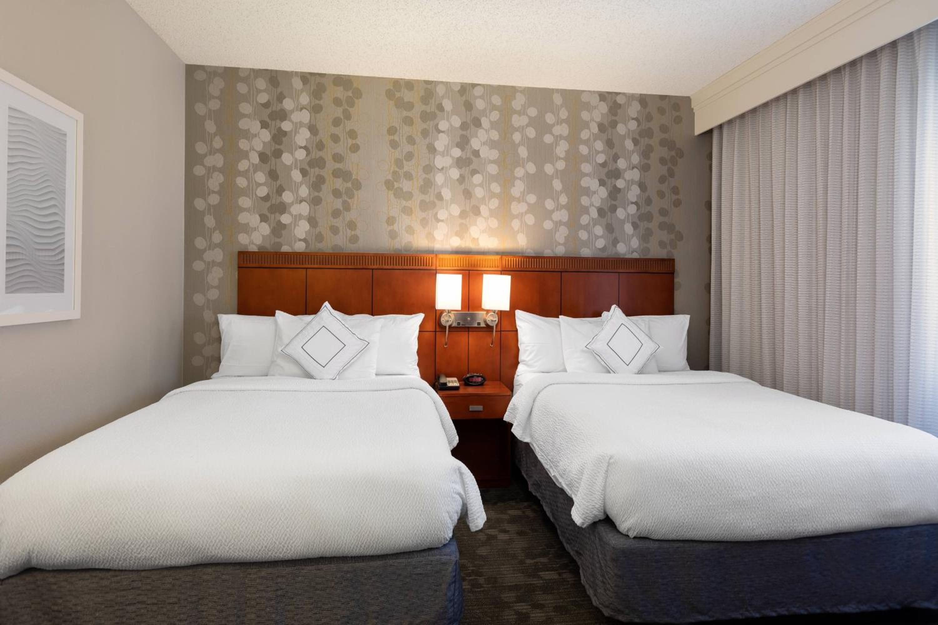 Double Suite with Two Double Beds and Sofa Bed - Photo 3