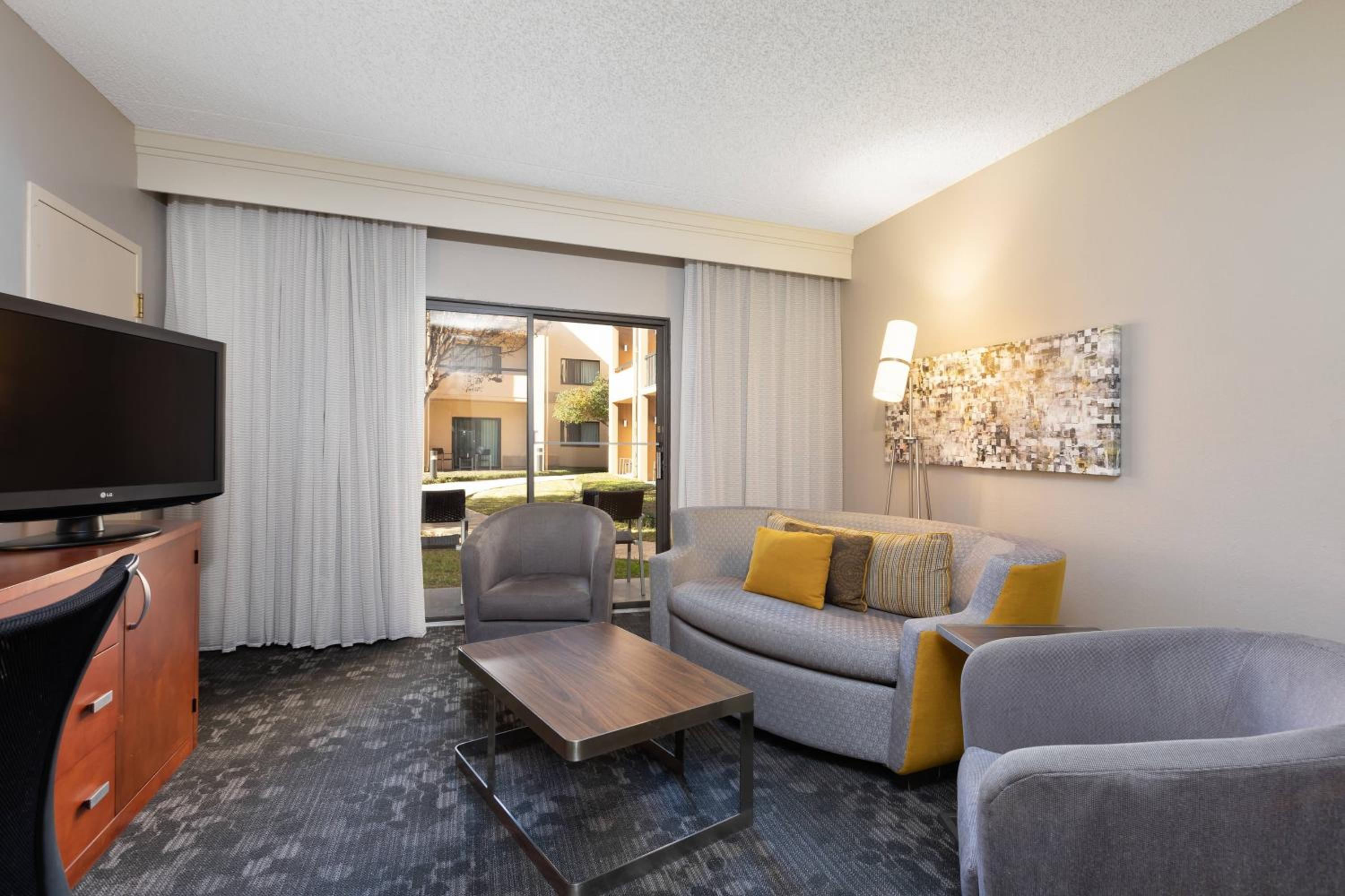 King Suite - Photo 1
