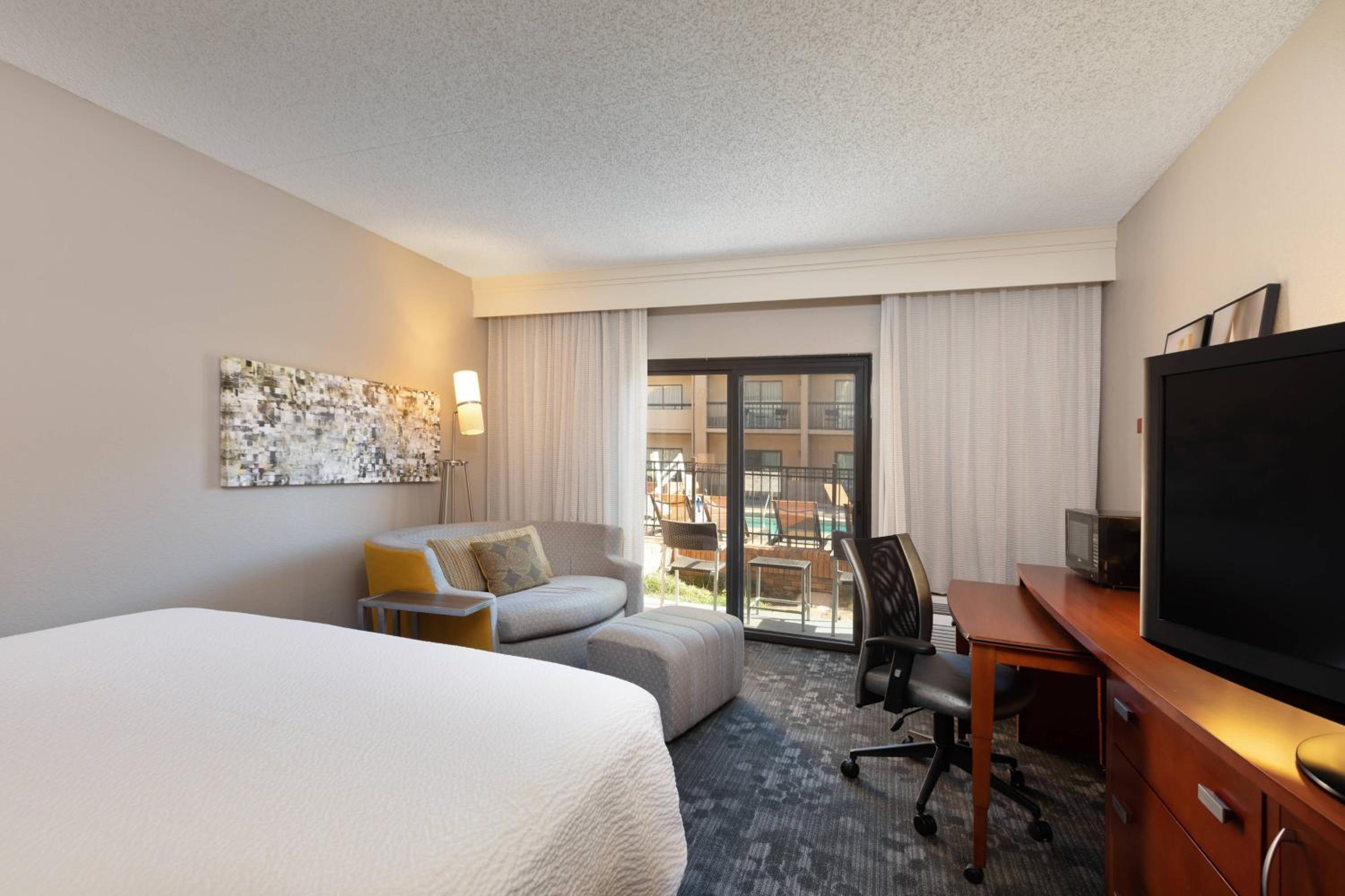 King Suite - Photo 2