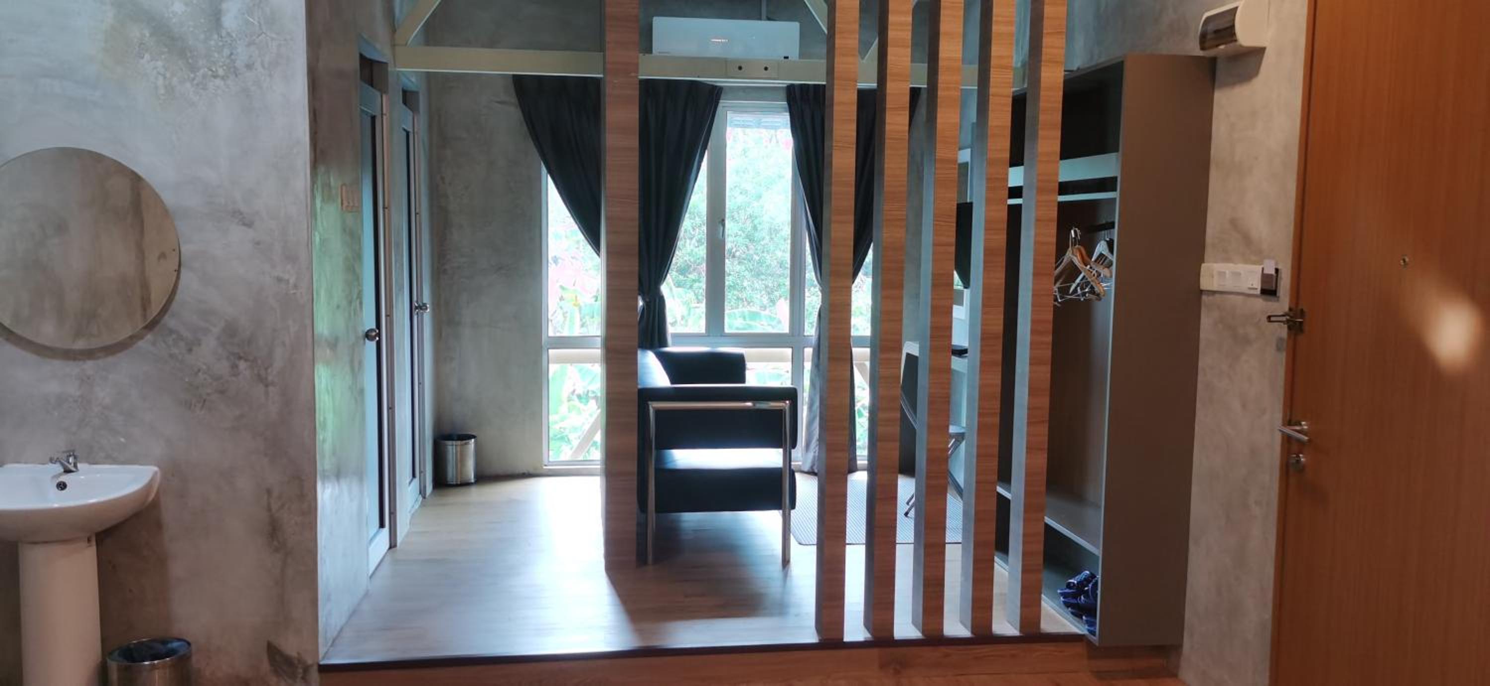 Superior Quadruple Room - Photo 10