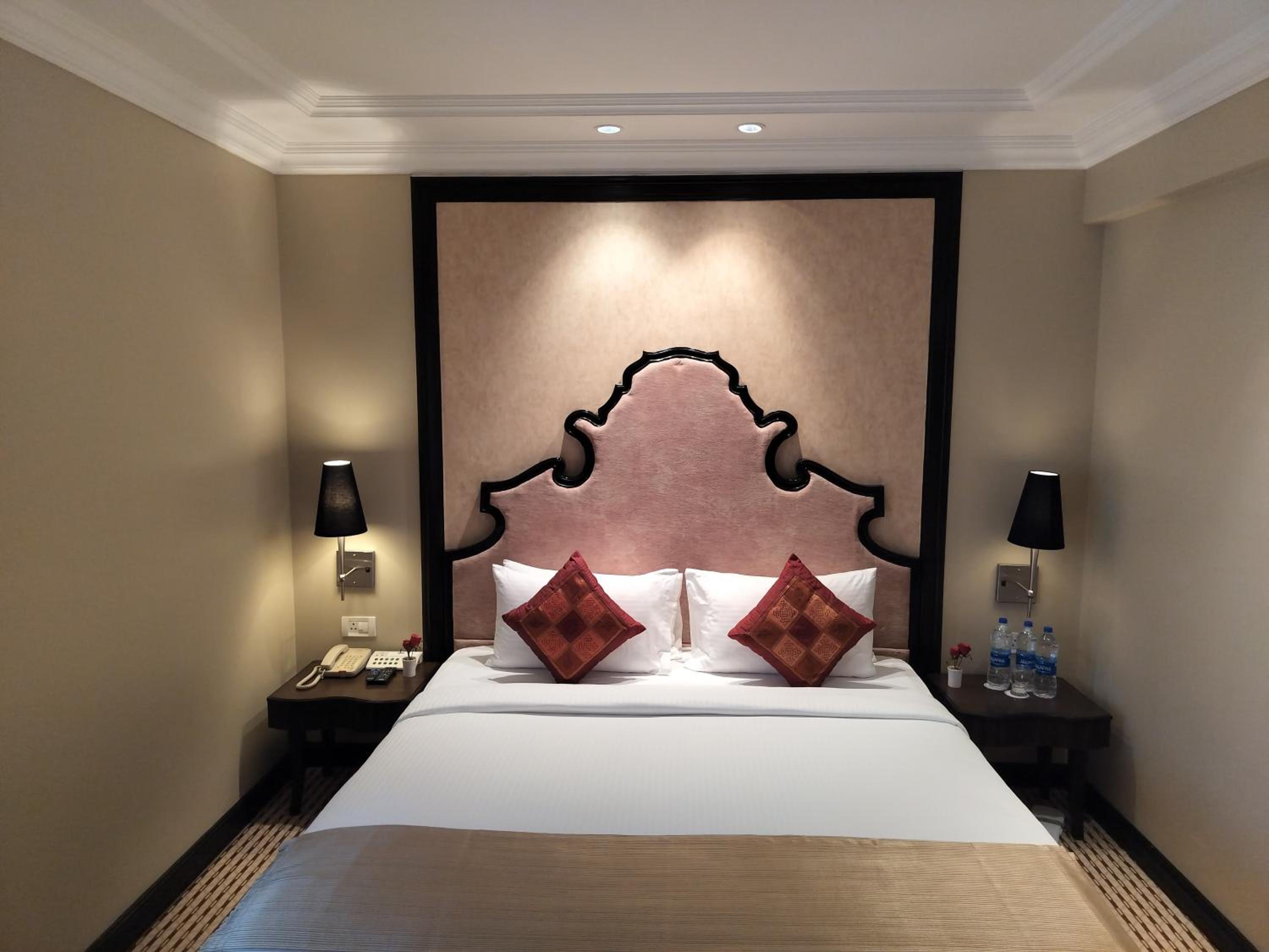 Suite - Photo 1