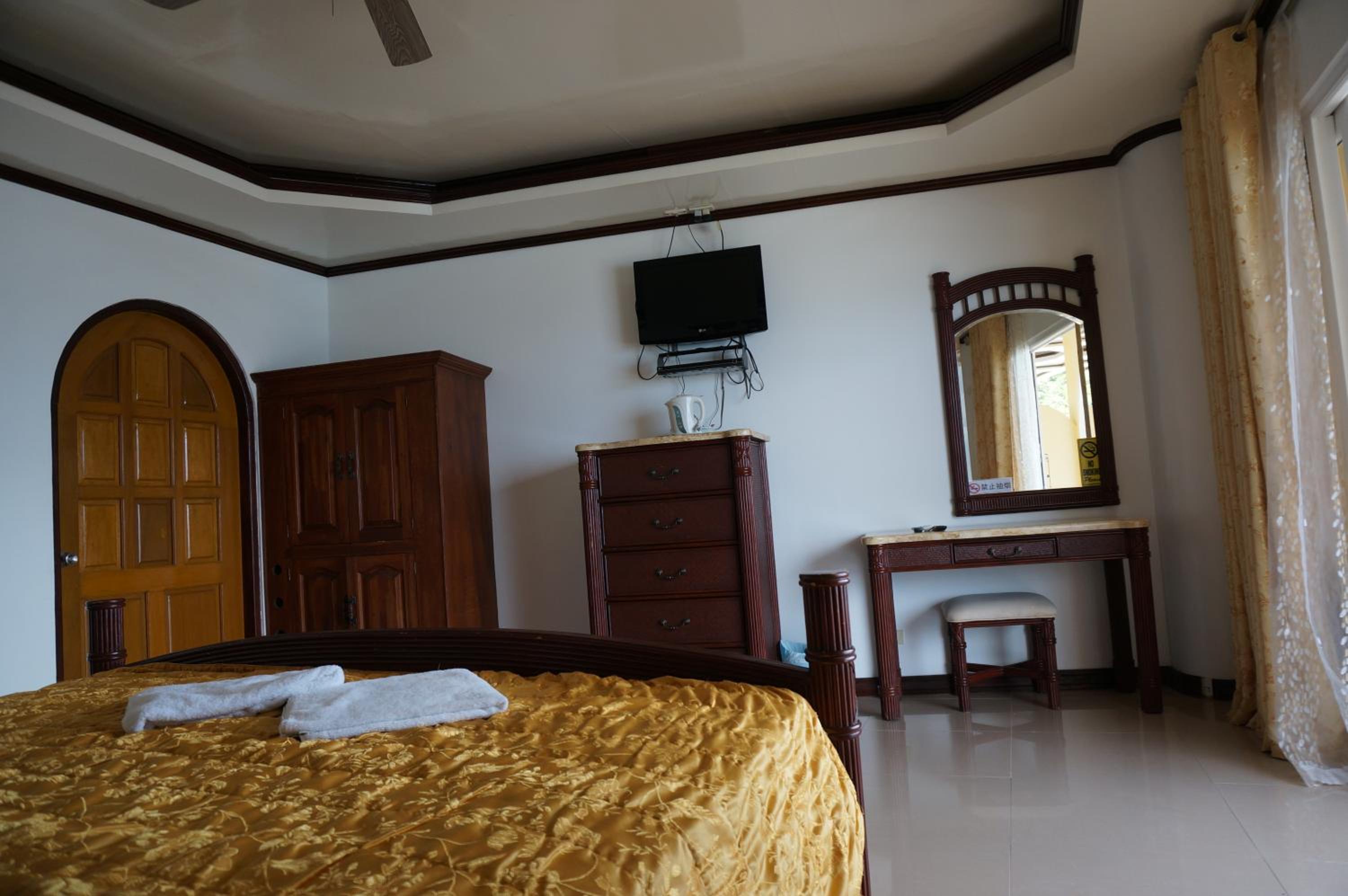 Suite with Pool View photo 3