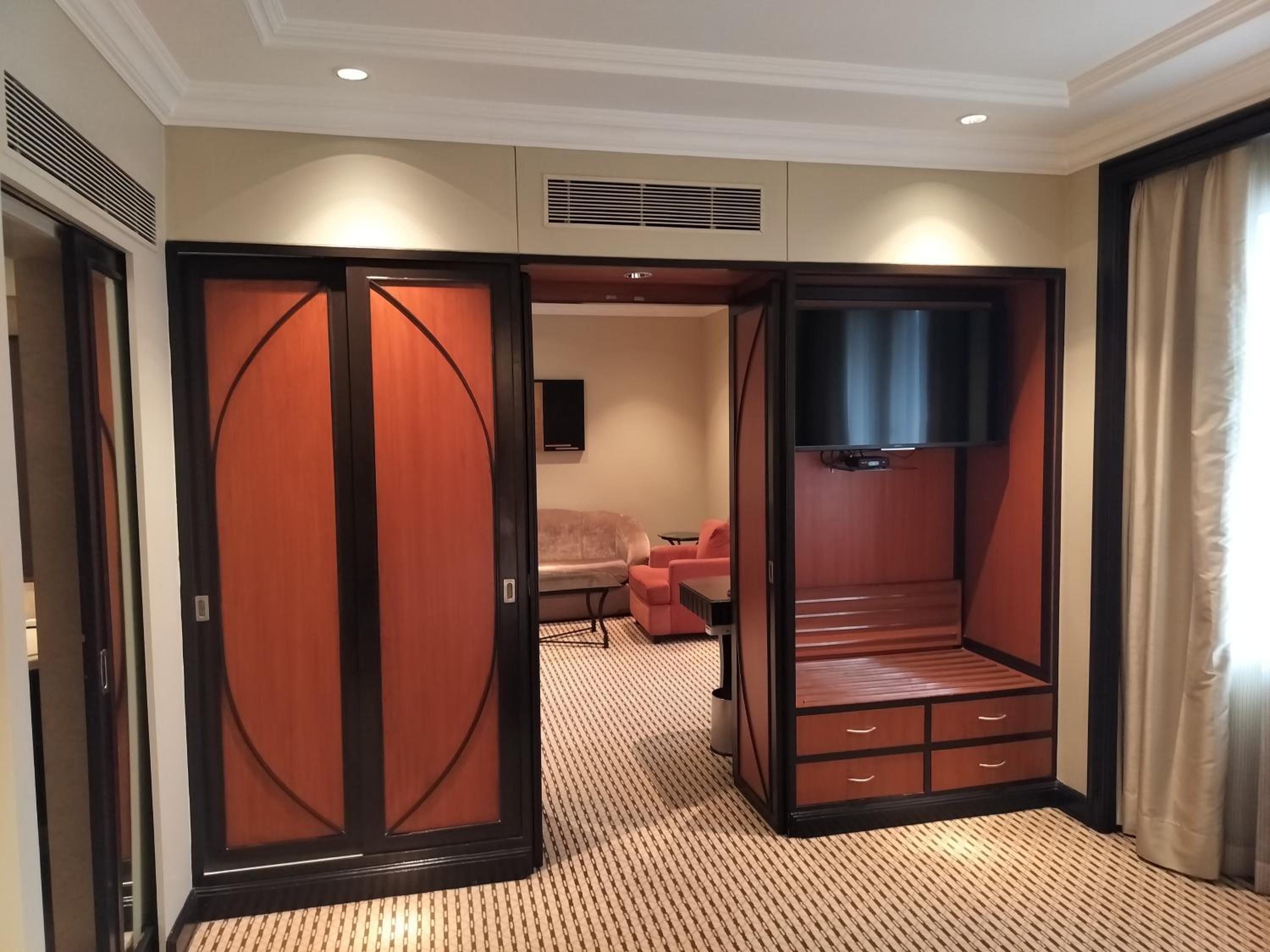 Suite - Photo 7