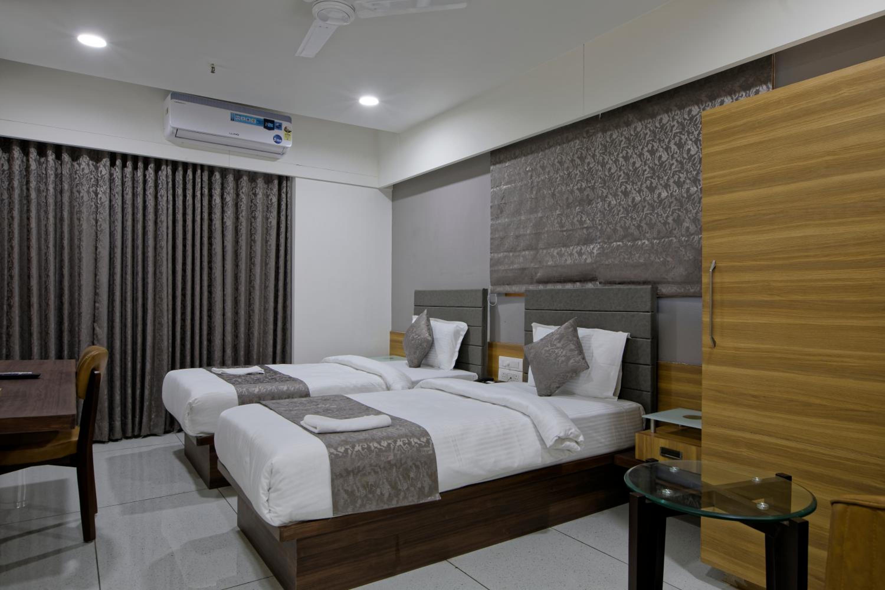 Superior King Room photo 2