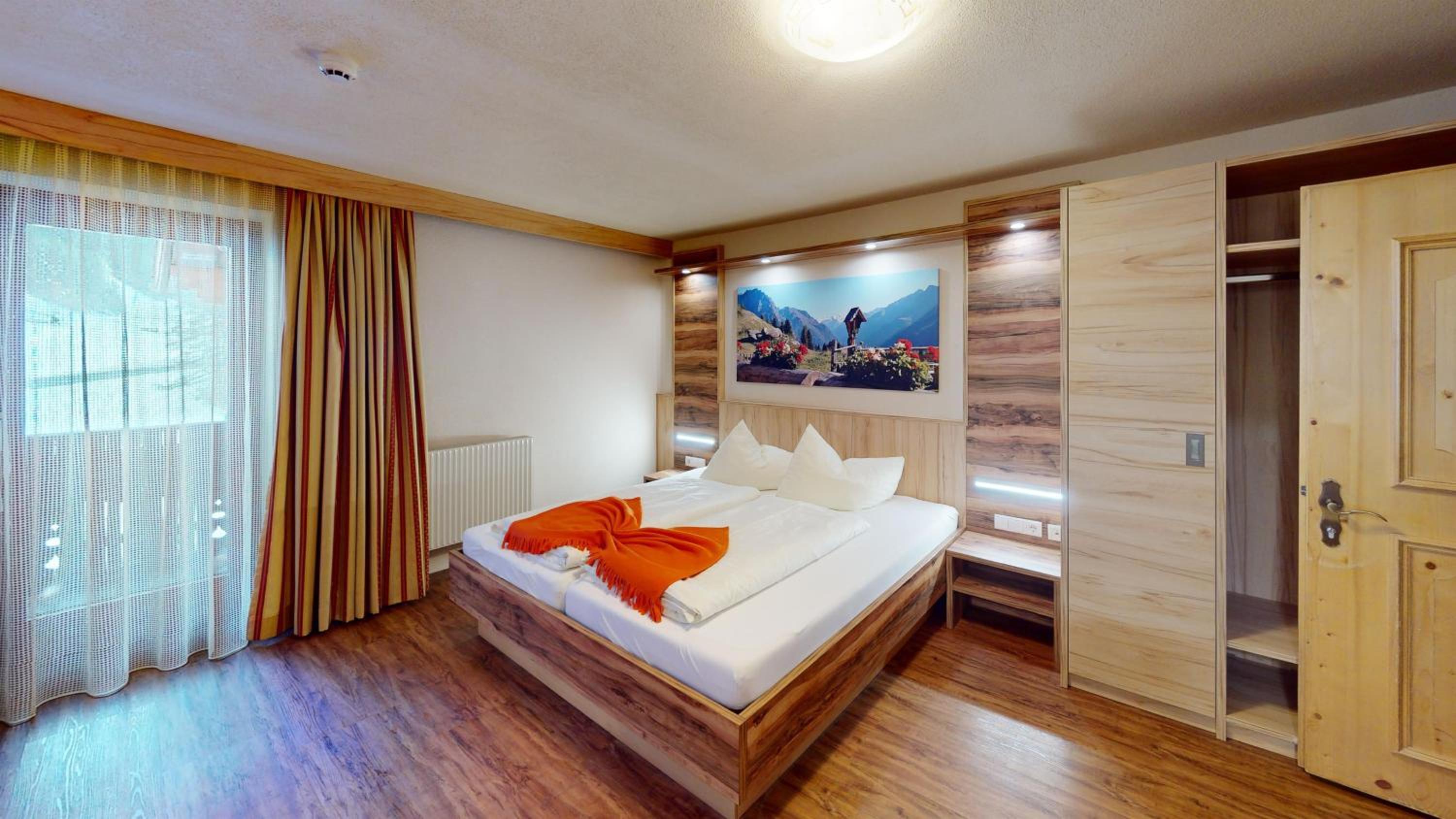Large Double Room photo 3