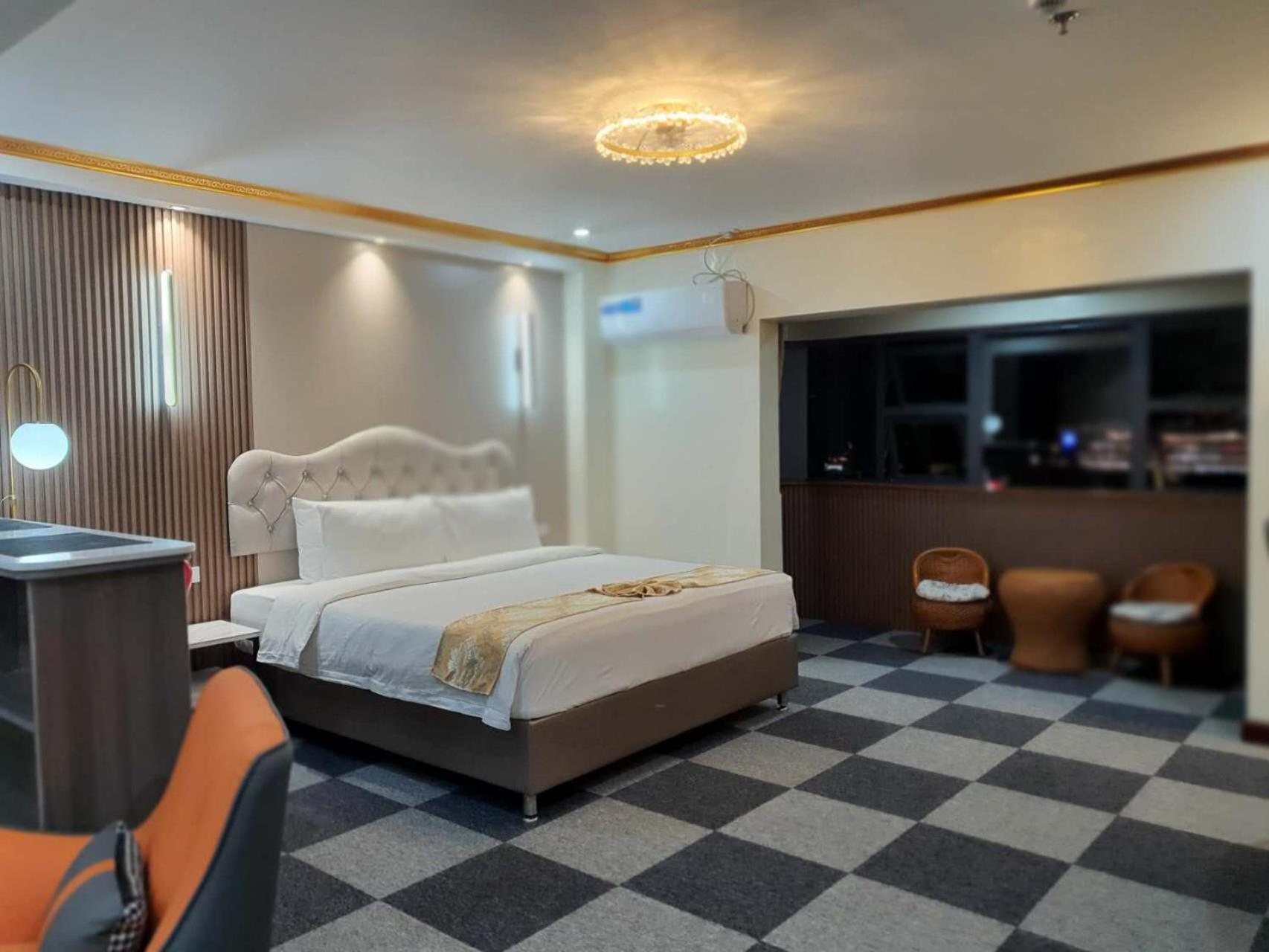 Superior King Room - Photo 3