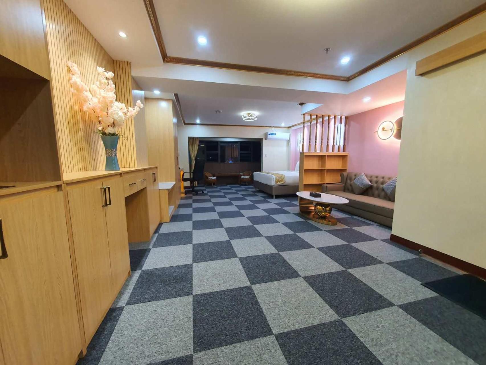 Superior King Room - Photo 8