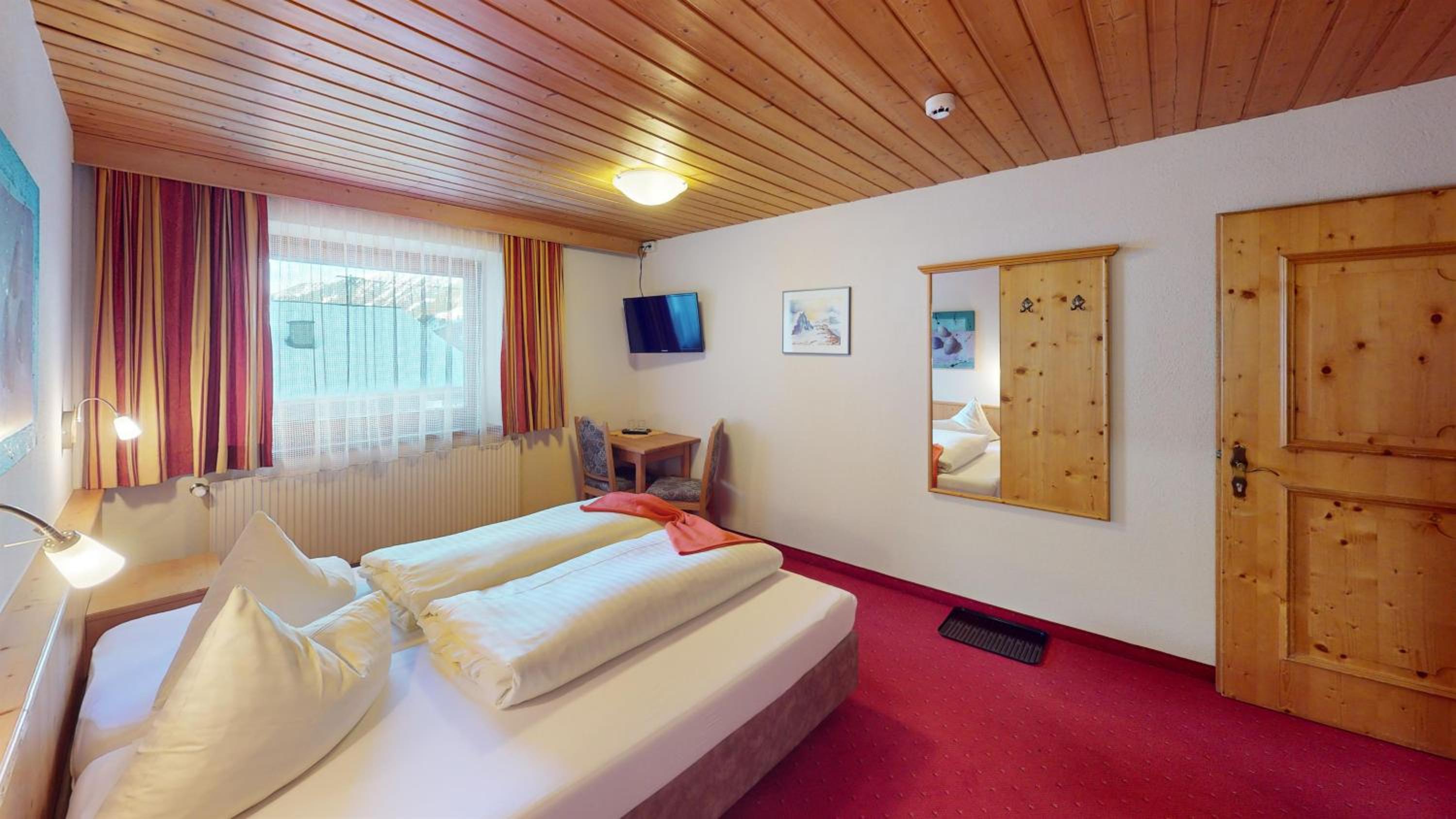 Small Double Room photo 1