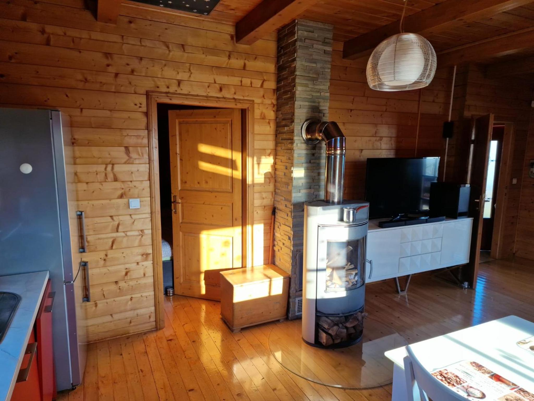 One-Bedroom Apartment - Photo 3