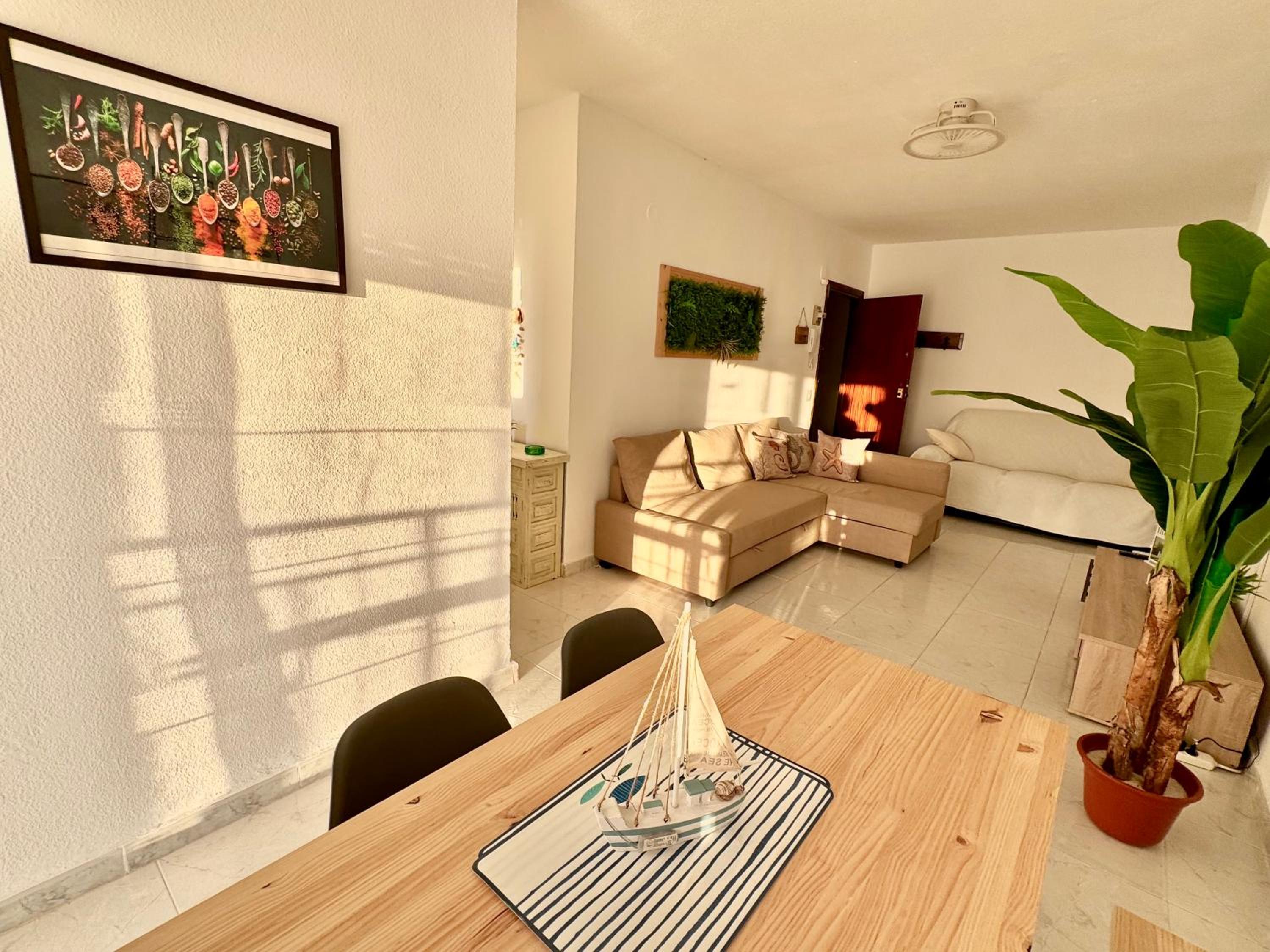 Apartamento con Terraza, Balcón y Vista al Mar