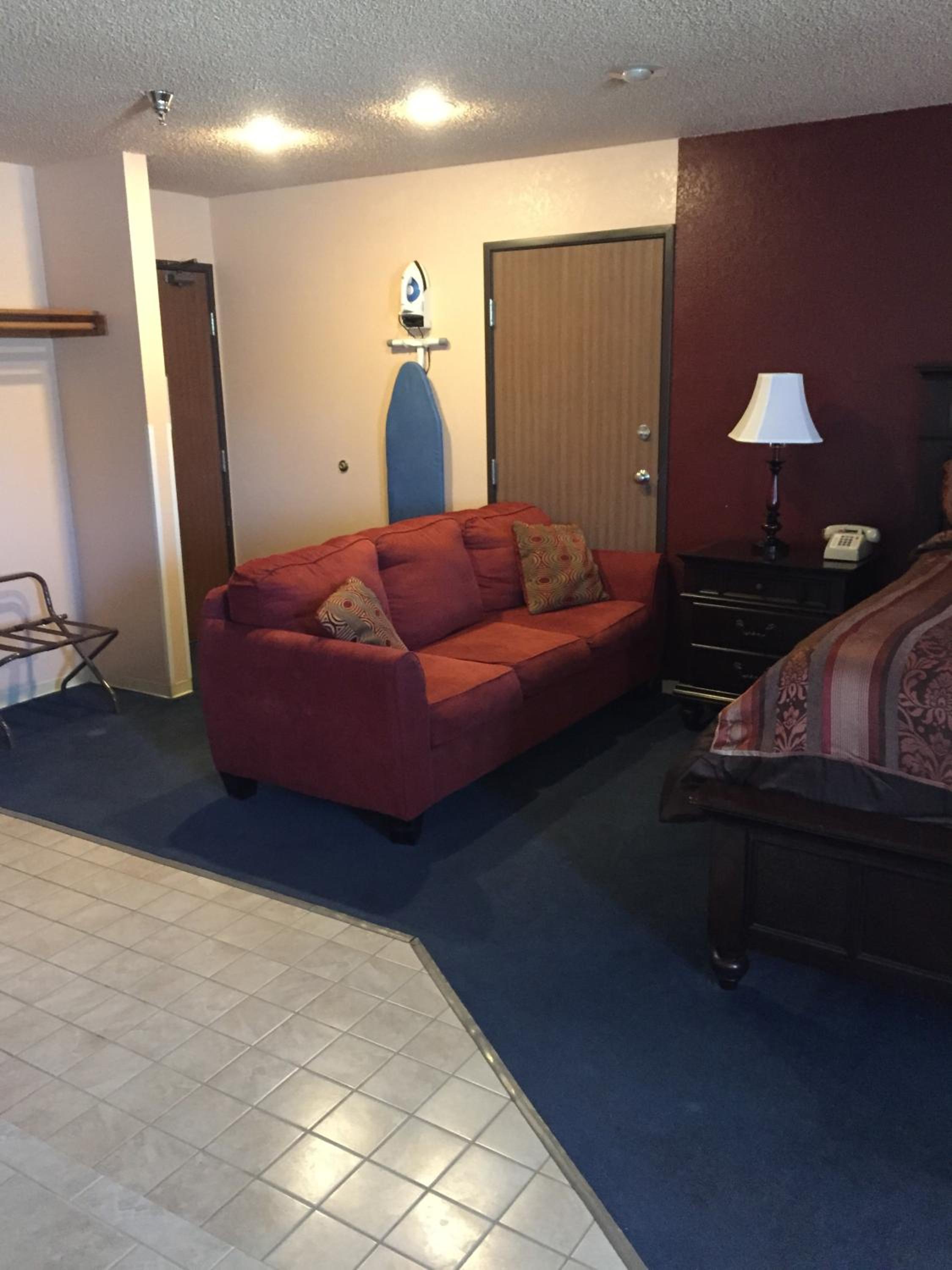 Deluxe King Studio Suite - Non-Smoking photo 3