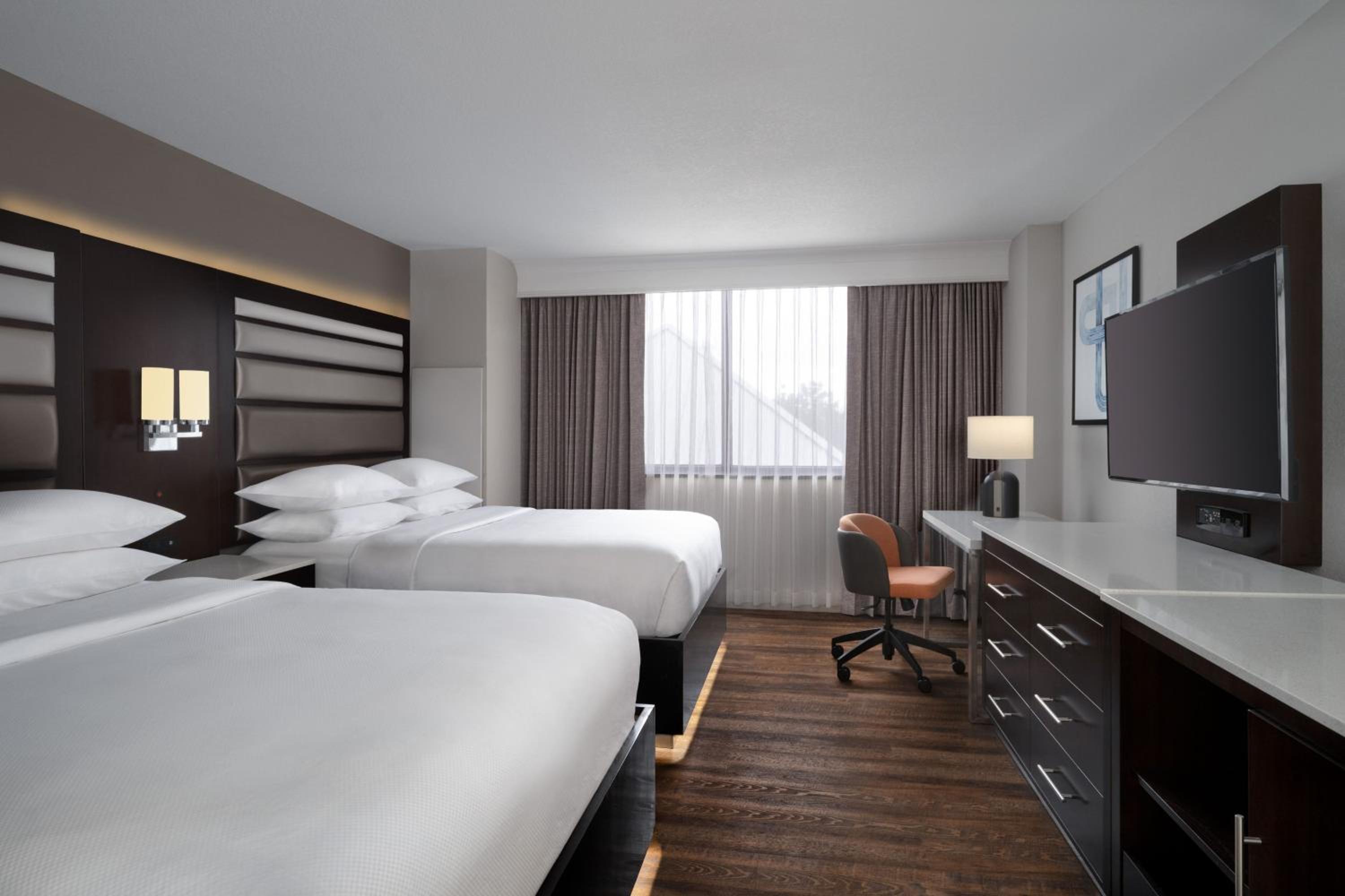 Queen Room with Two Queen Beds - Photo 2