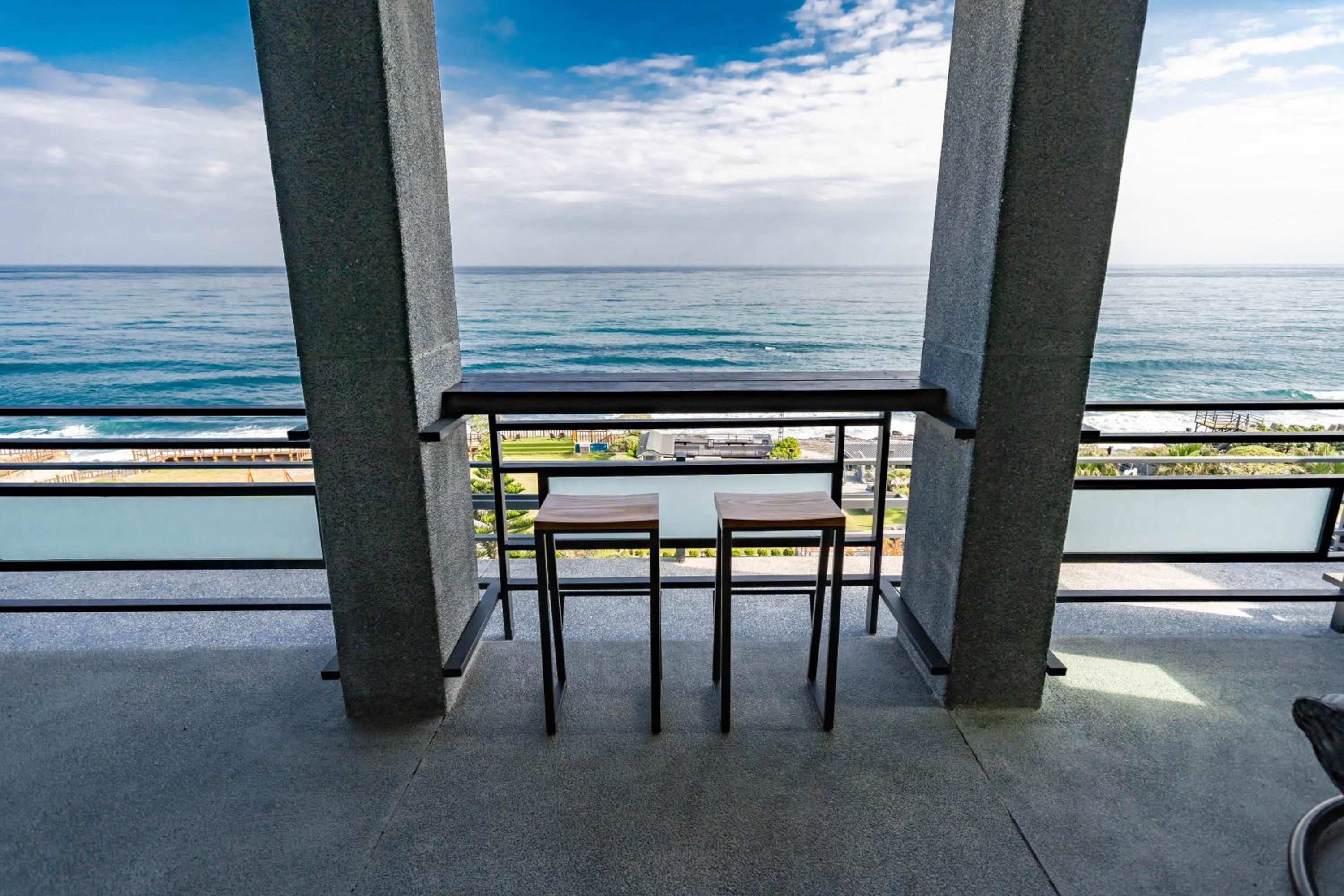 Deluxe Double Room with Balcony and Sea View - Photo 10