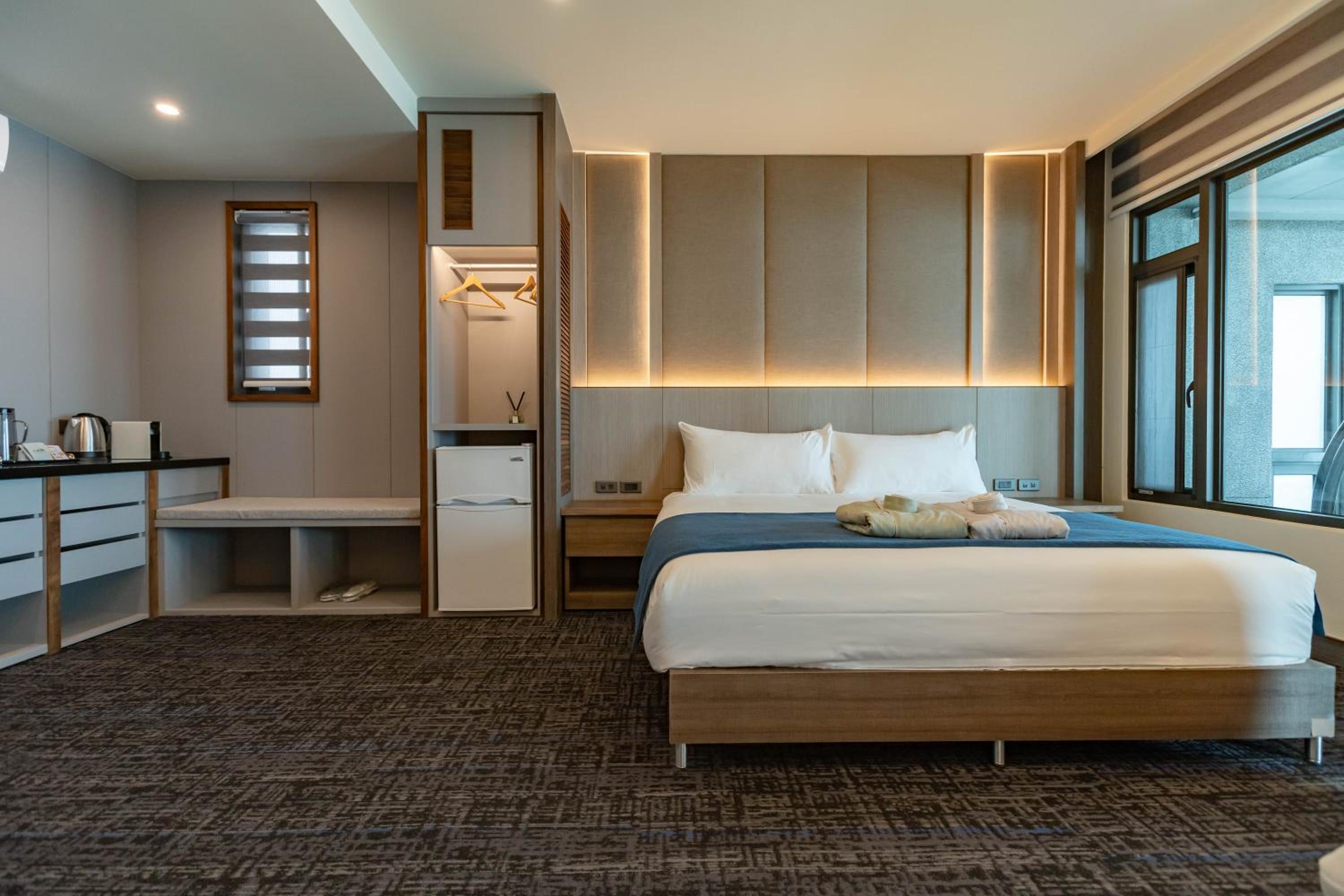 Deluxe Double Room with Balcony and Sea View - Photo 9